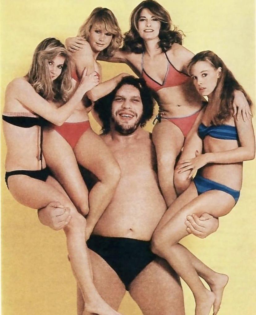 Andre The Giant posing with models (1980s) : OldSchoolCool