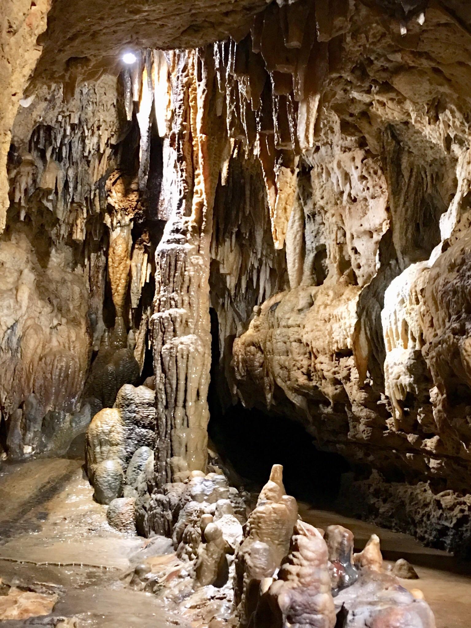 Cave of the Mounds, Blue Mounds, WI, U.S. r/pics