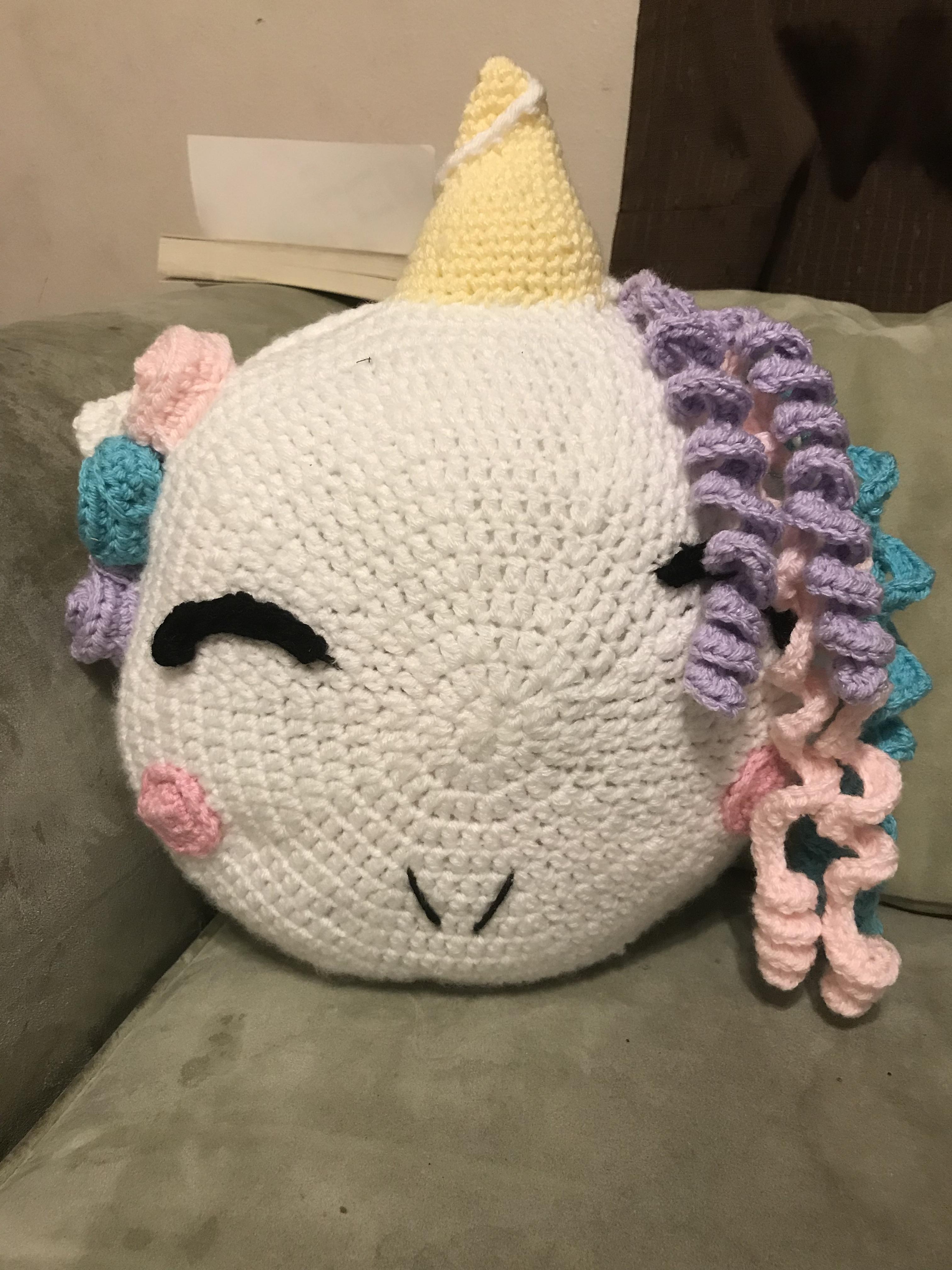 Unicorn pillow 🦄 r/crochet