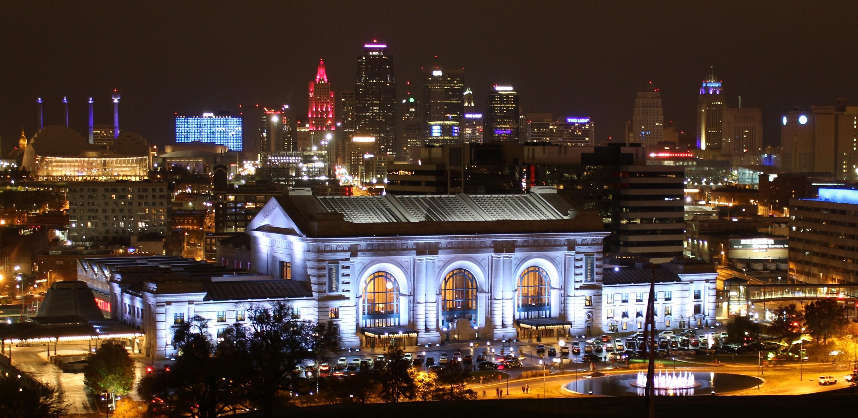 Kansas City, Missouri at night r/CityPorn