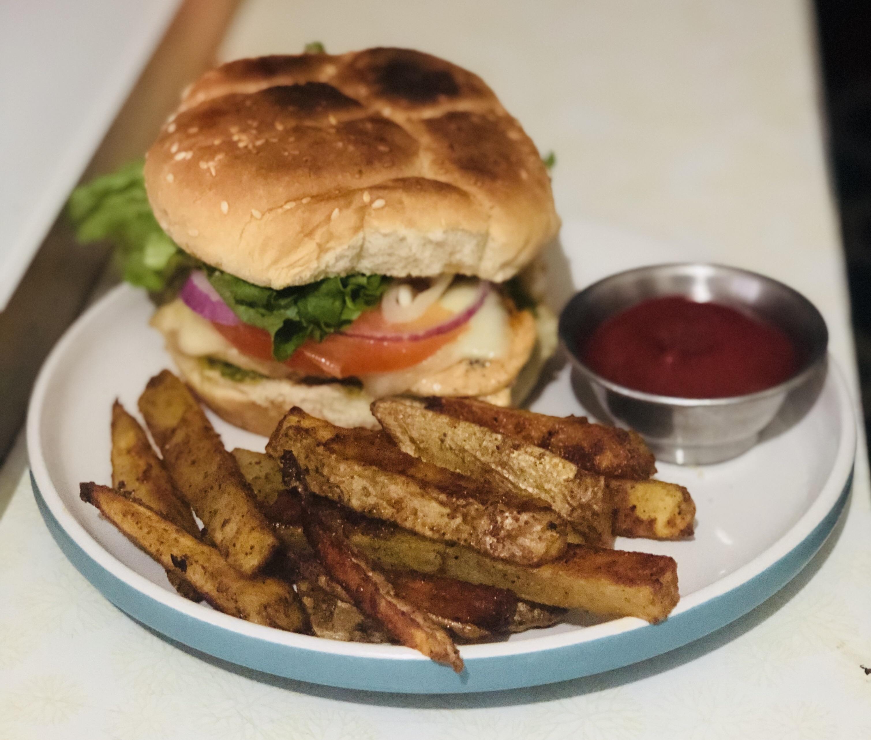 [HOMEMADE] Pesto Provolone Chicken Sandwich with Home Fries and Spicy