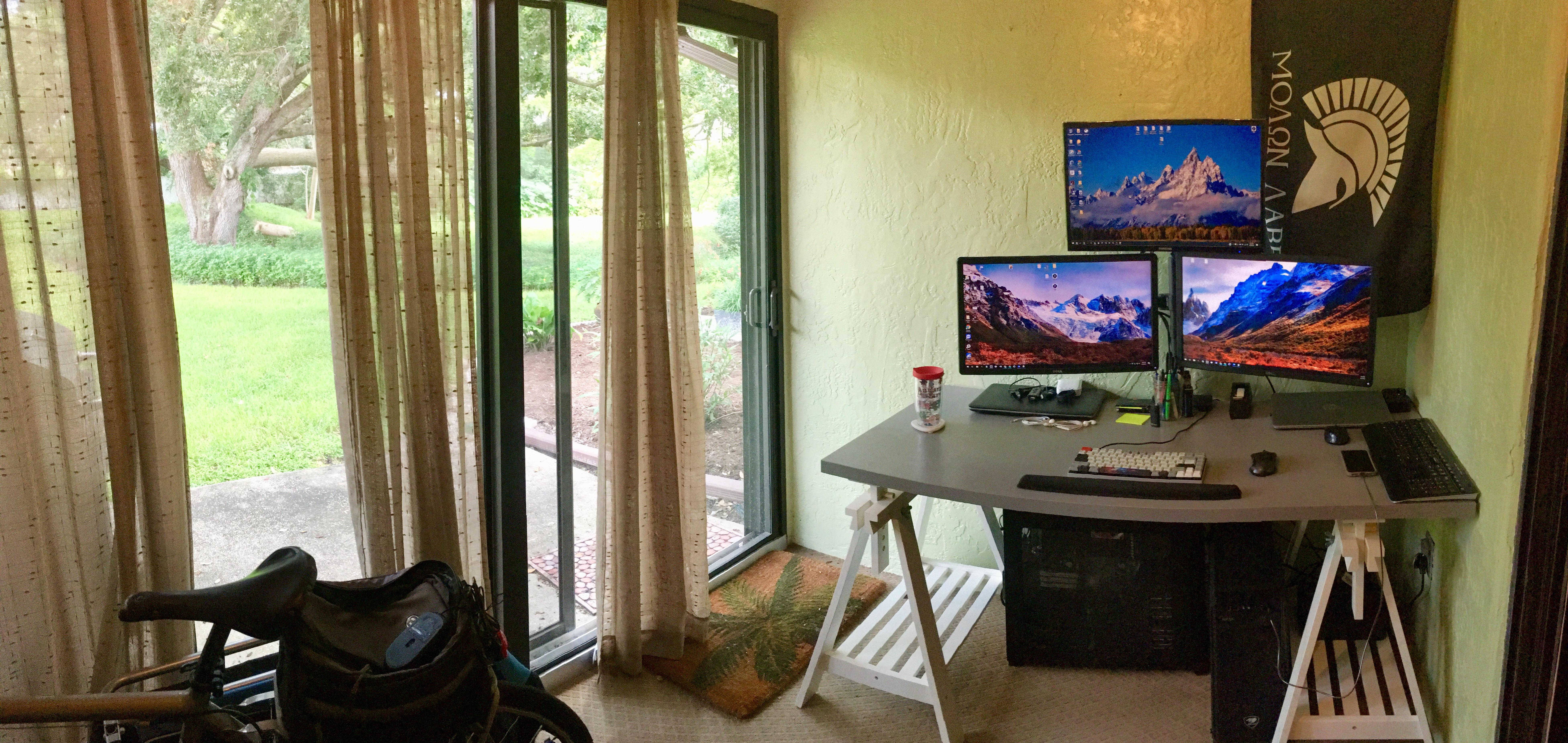 My updated Lab/Battlestation, new ‘Linnmon’ desk from Ikea and I love