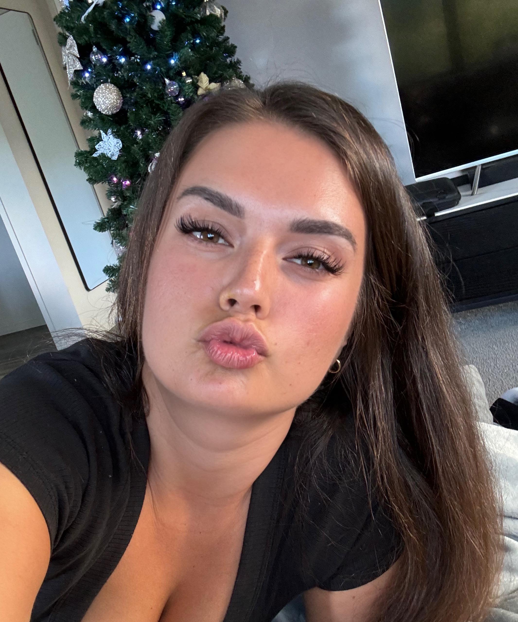 A lil kiss from my face to yours - Sexy