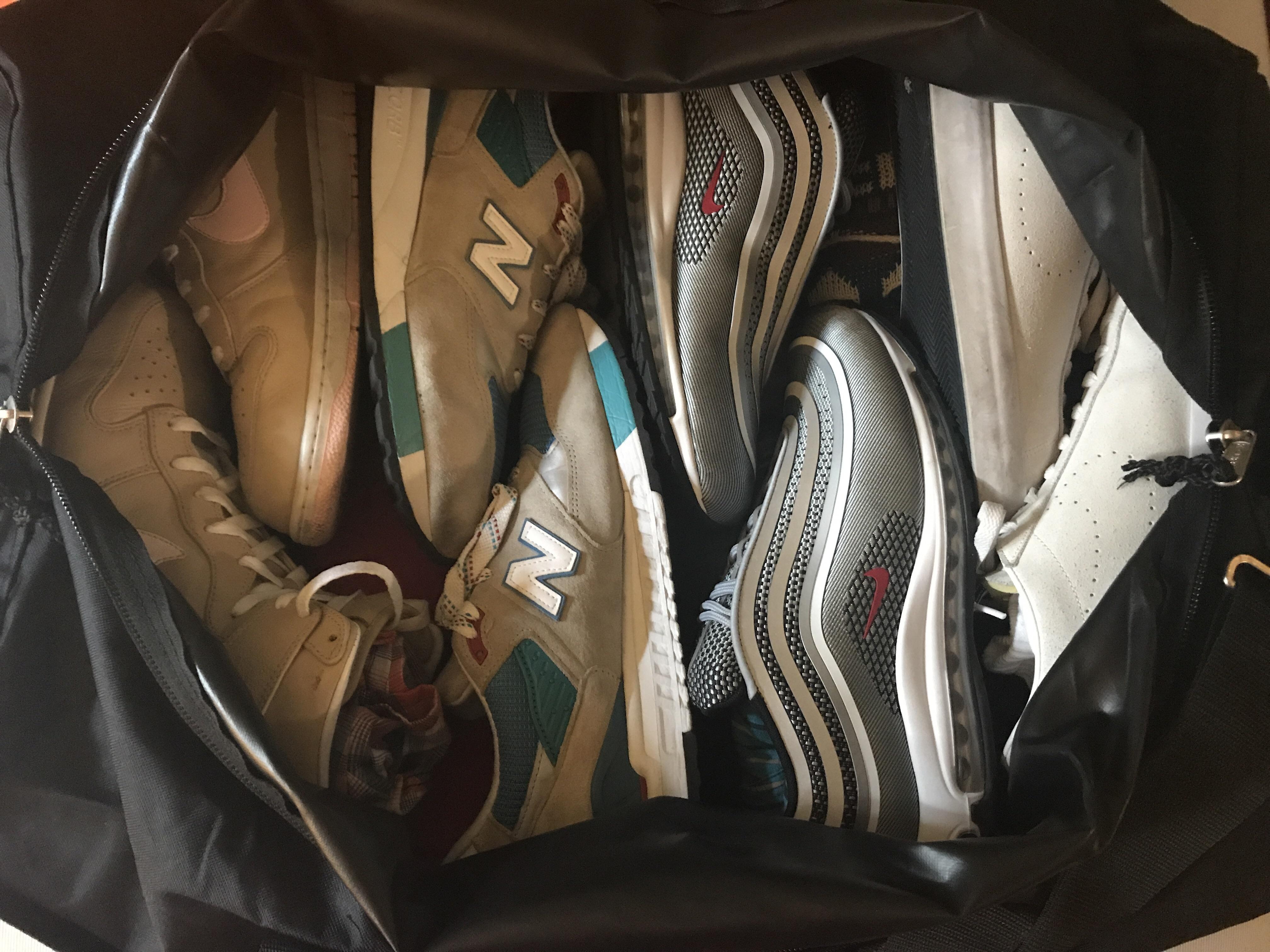 College Essentials r/Sneakers
