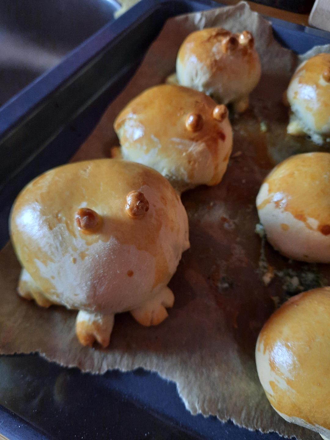 I made garlic butter bread frogs! r/aaaaaaacccccccce