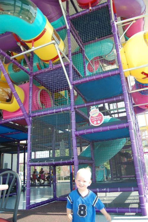 Fast food playgrounds (No, that’s not me in the picture) r/Zillennials