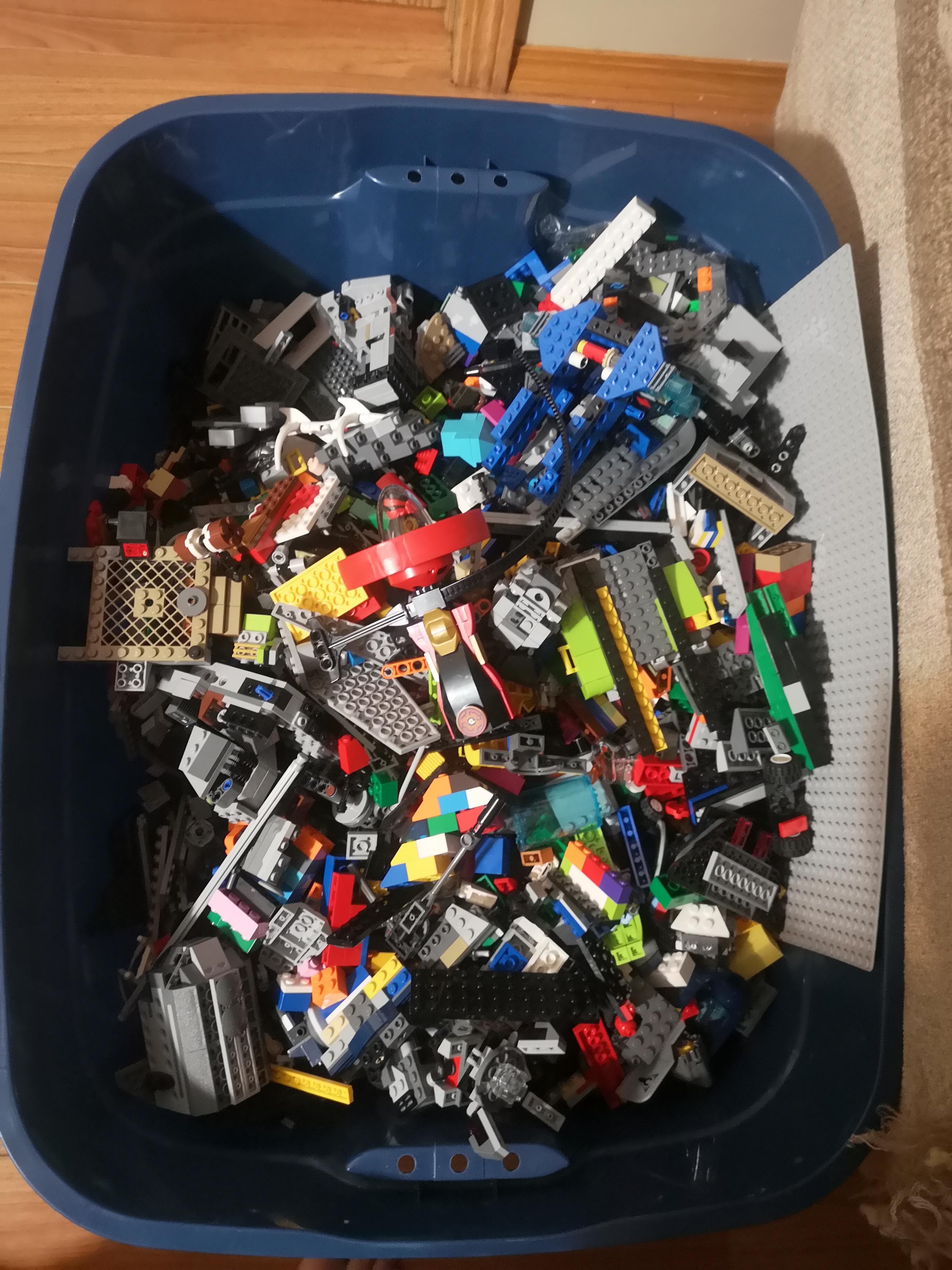 Scored 2 giant tubs off FB for 150. woohoo!! r/lego