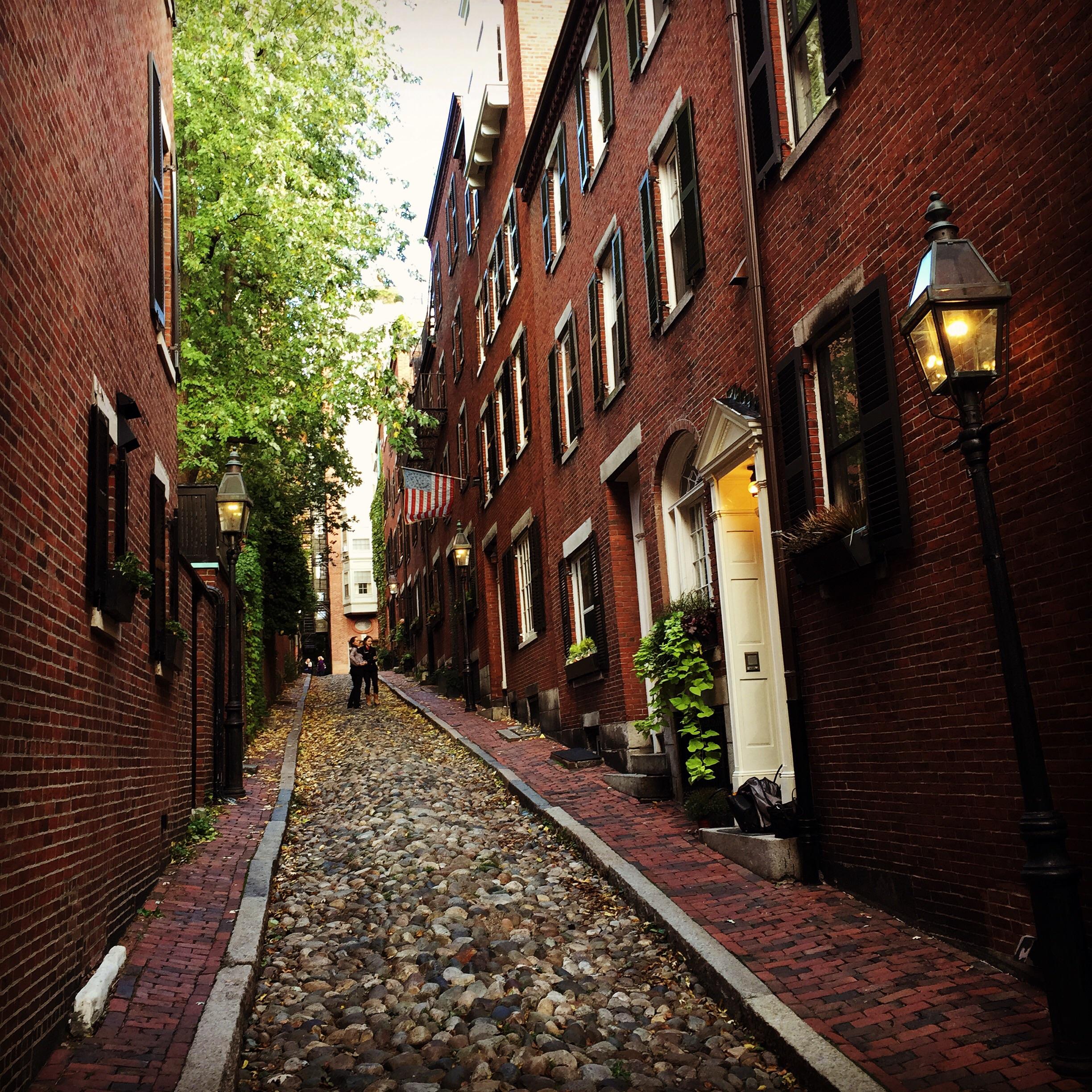 Acorn Street in Beacon Hill, Boston, MA [OC] [1920x1080] r/CityPorn