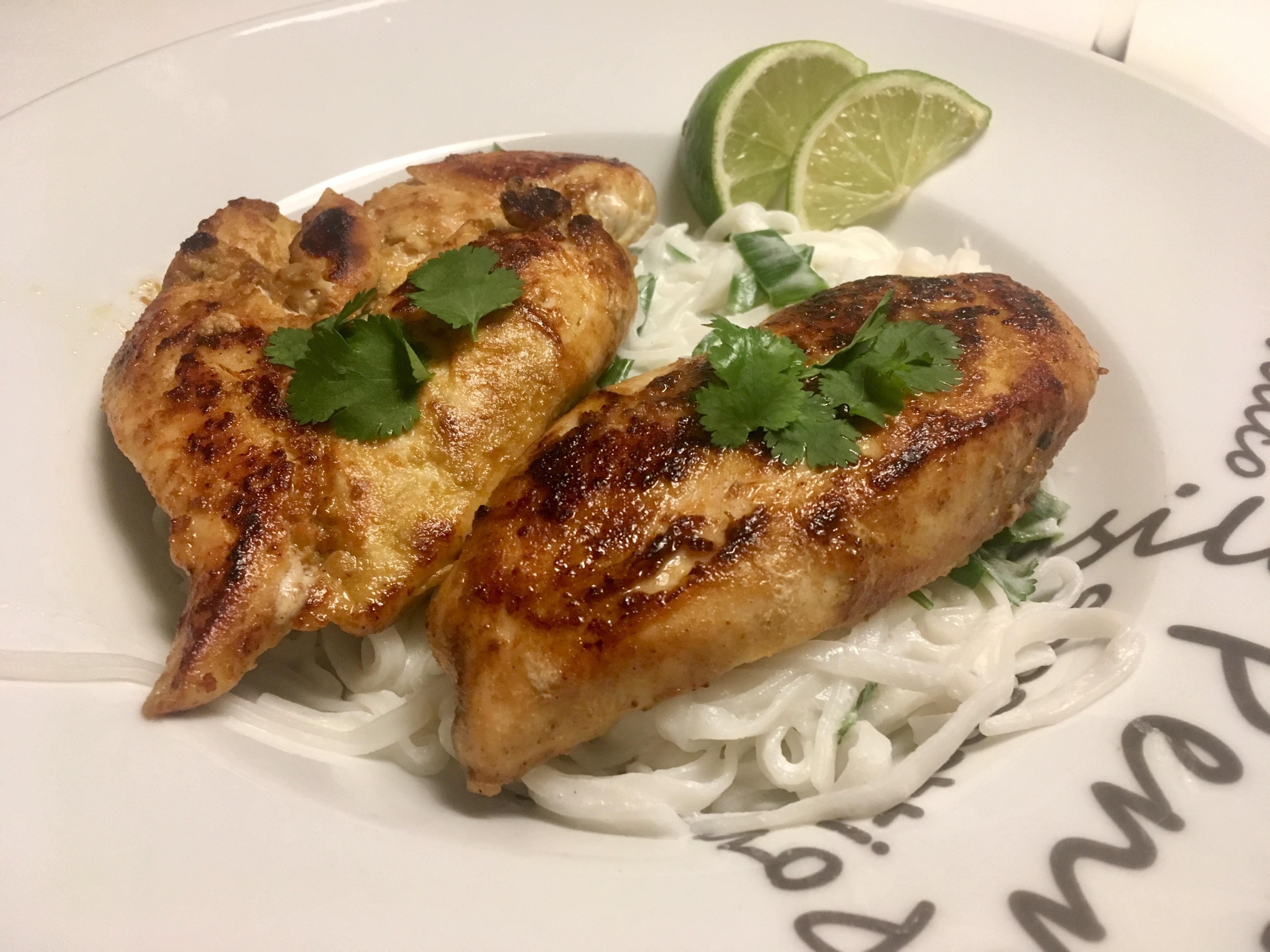 [Homemade] Curry chicken with rice noodles, coconut milk, spring onion