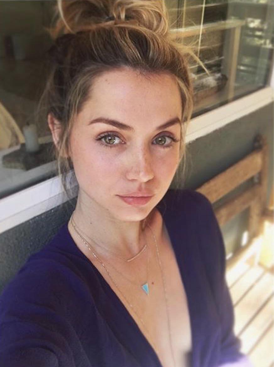 Ana de Armas Celebs In Yer Bed