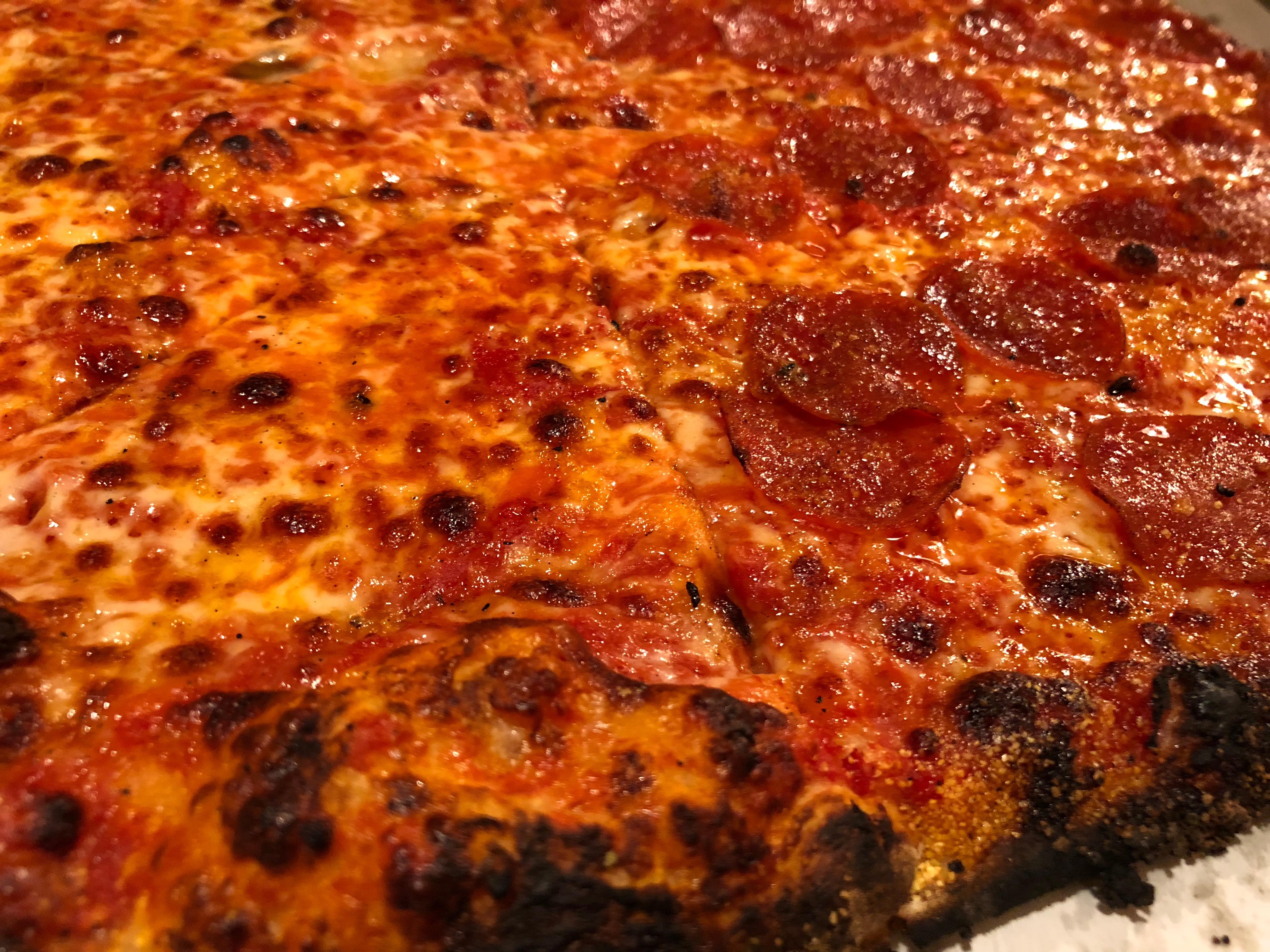 New Haven style pizza [OC] [4032 × 3024] r/FoodPorn