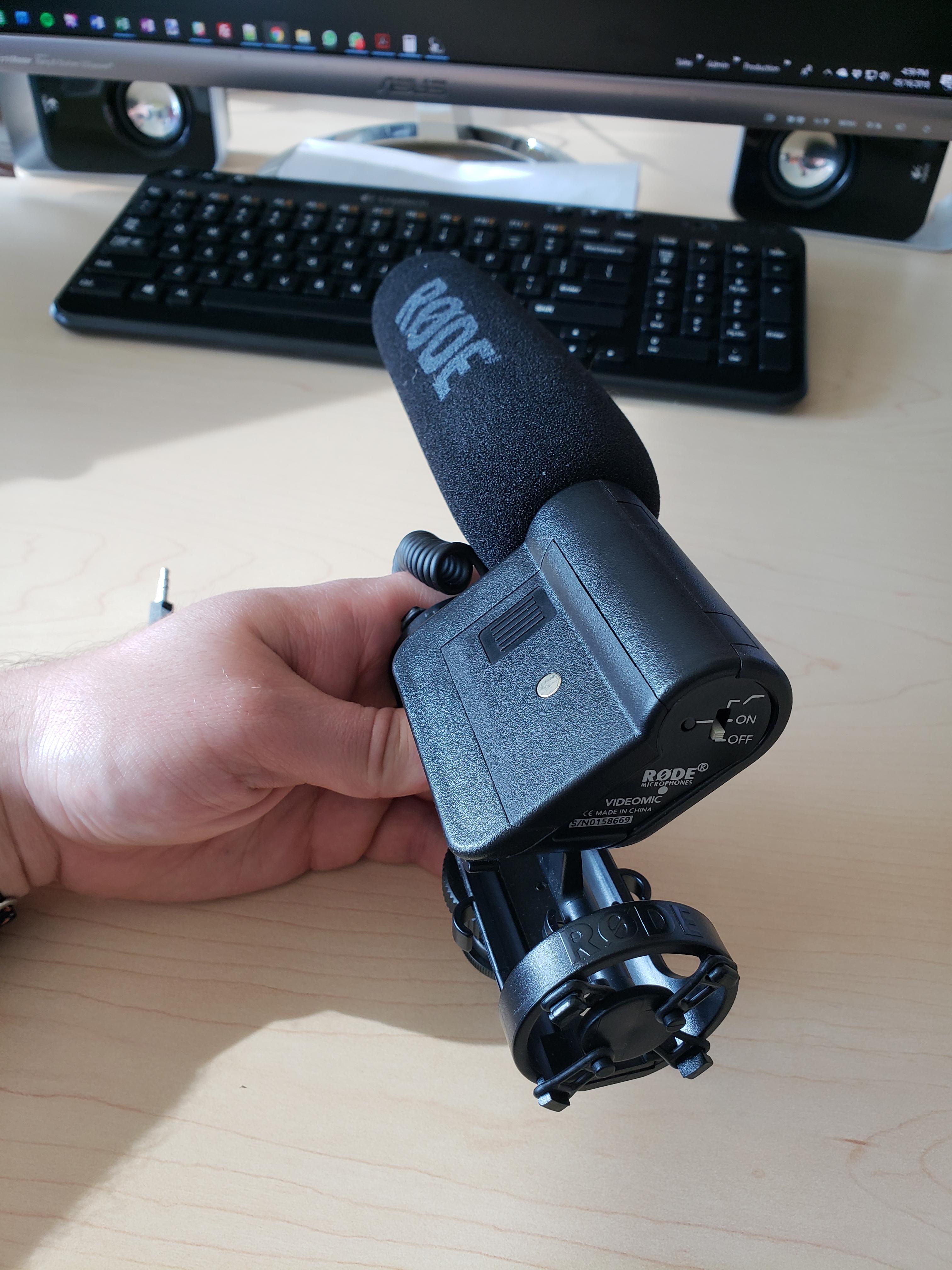 Why won't this external mic work? I turn it on, plug it in