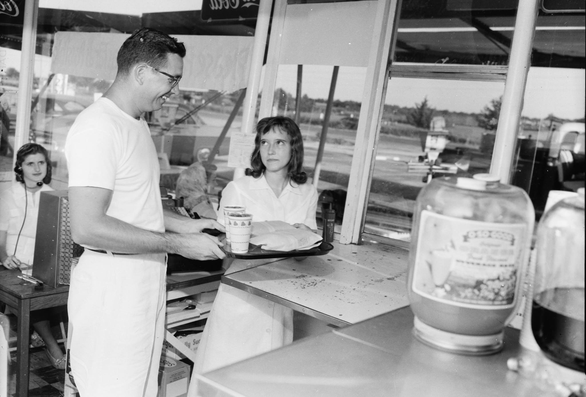 My grandma working as a car hop, Kansas (1959) r/OldSchoolCool