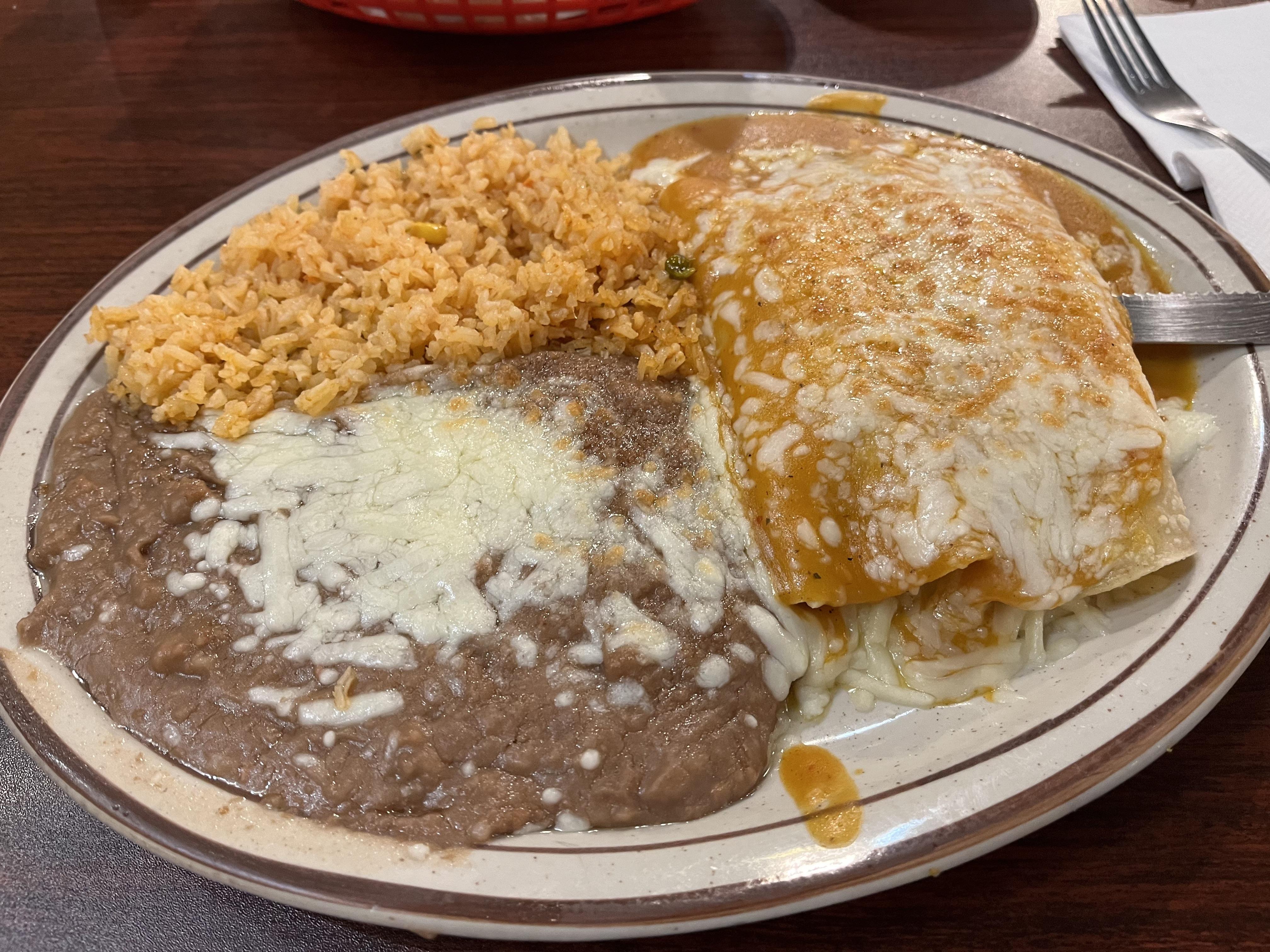 Calorie count in a cheese enchiladas plate r/caloriecount