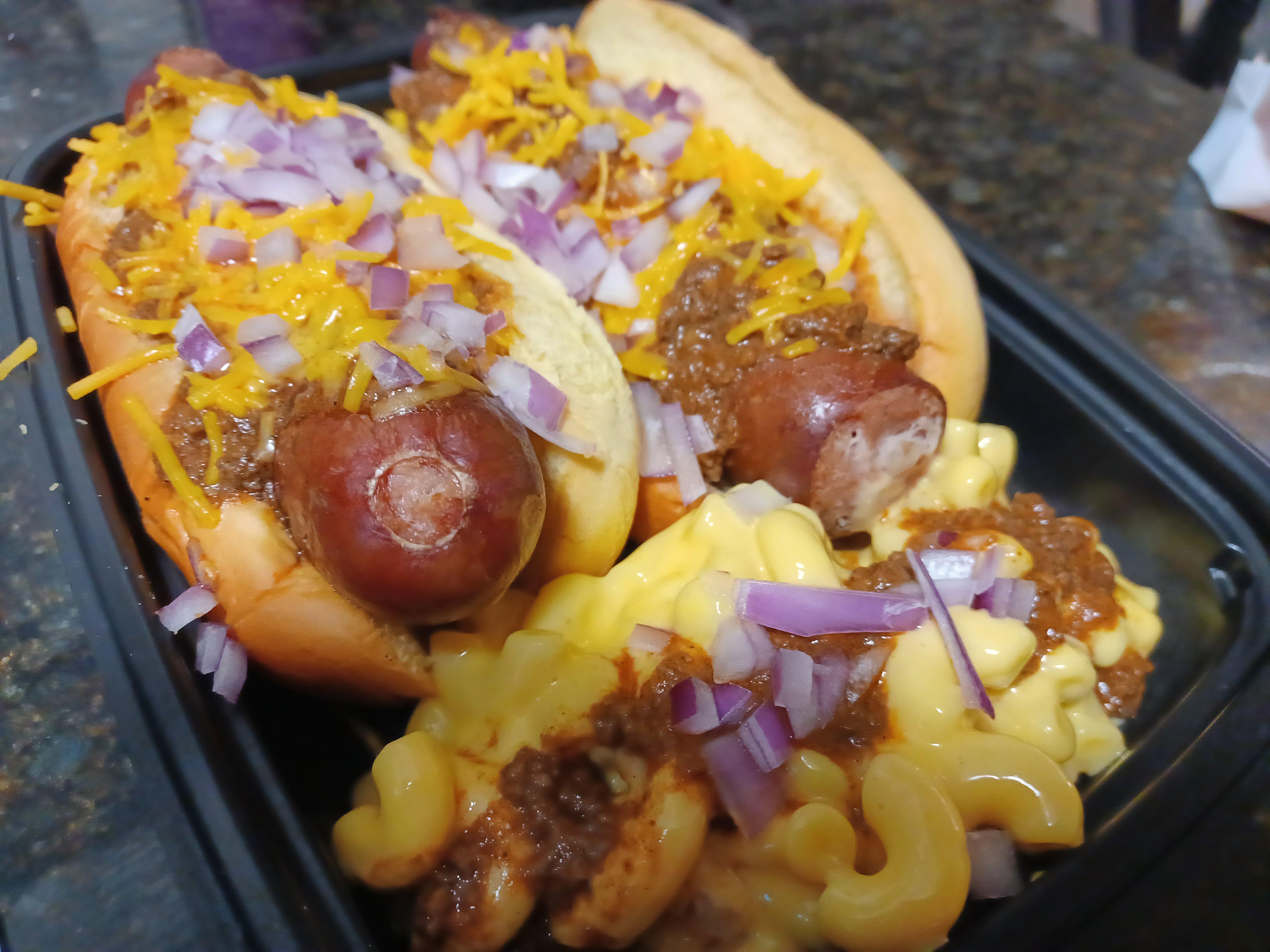 [Homemade] "Skyline" chili dogs on Roger Woods, mac and cheese r/food