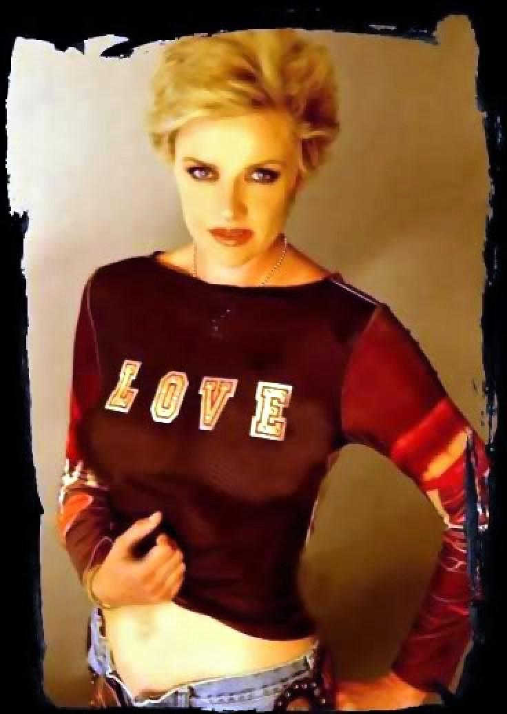 Amanda Tapping : CelebsWithCcups