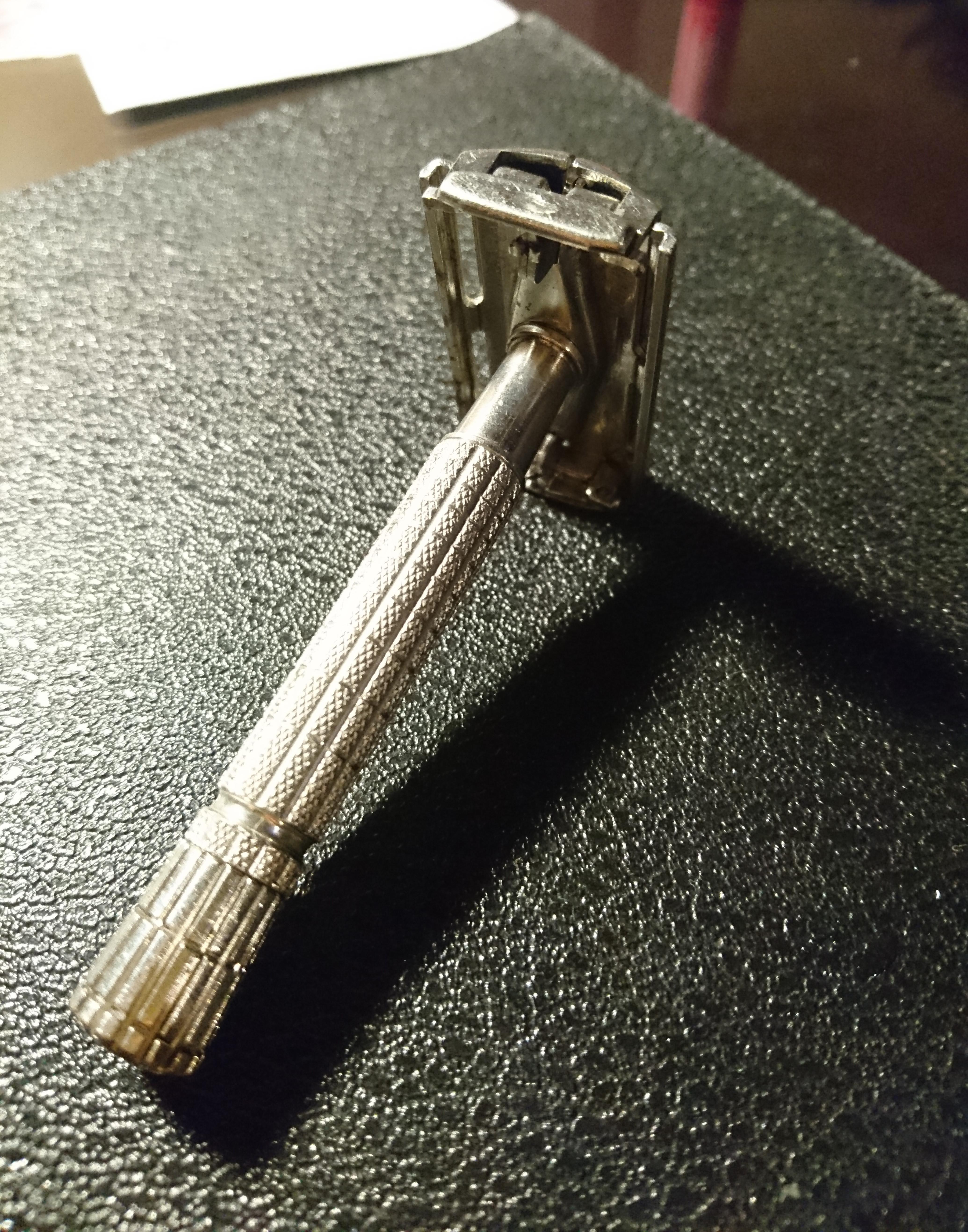 Found an oldschool, made in USA Gillette. r/pics