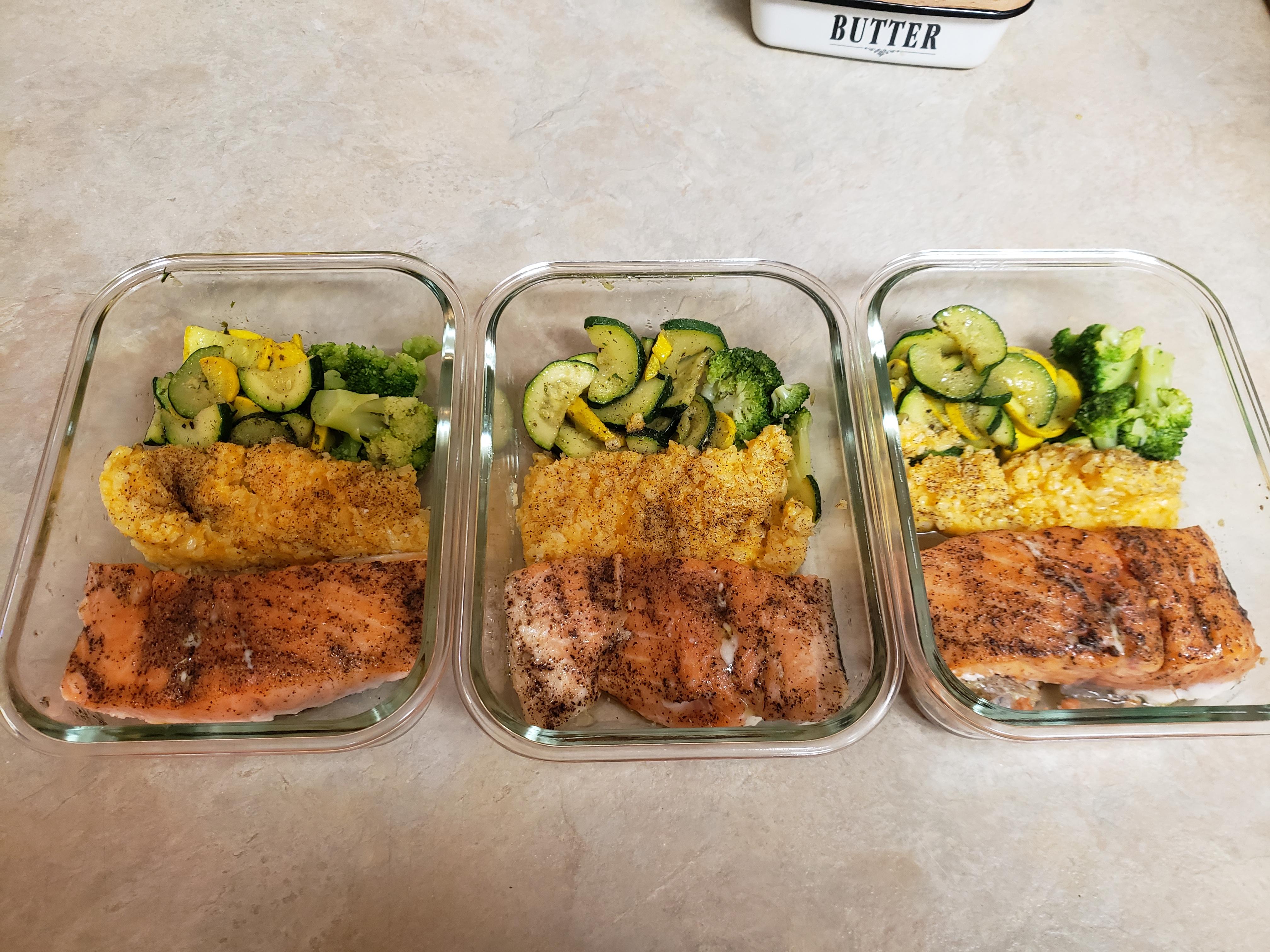 Salmon, cheesy cauli rice, zucchini/squash, broccoli. Easy keto lunches. Meal prep Wednesday r
