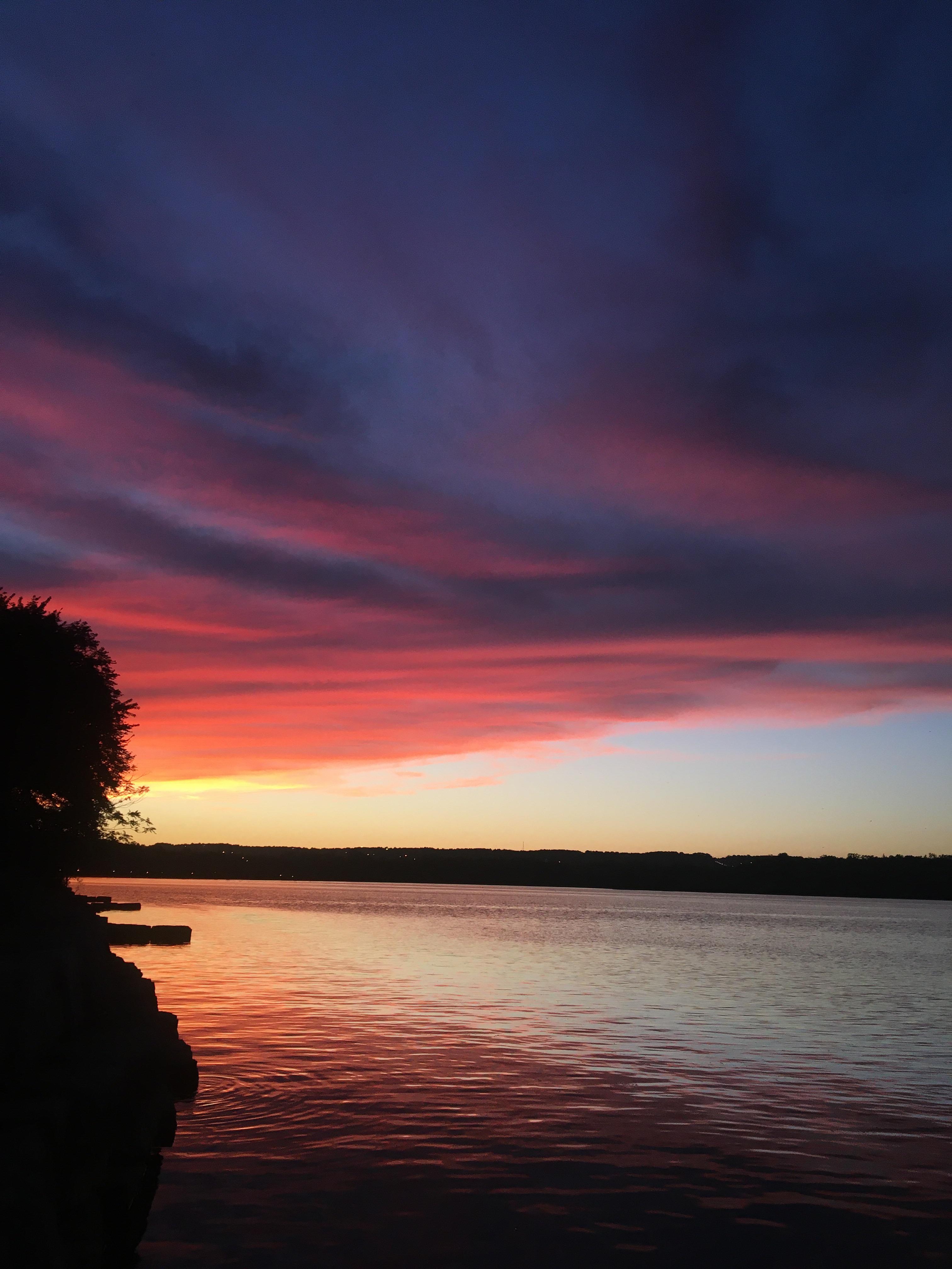 Absolutely amazing sunset at Bayfront tonight r/Hamilton