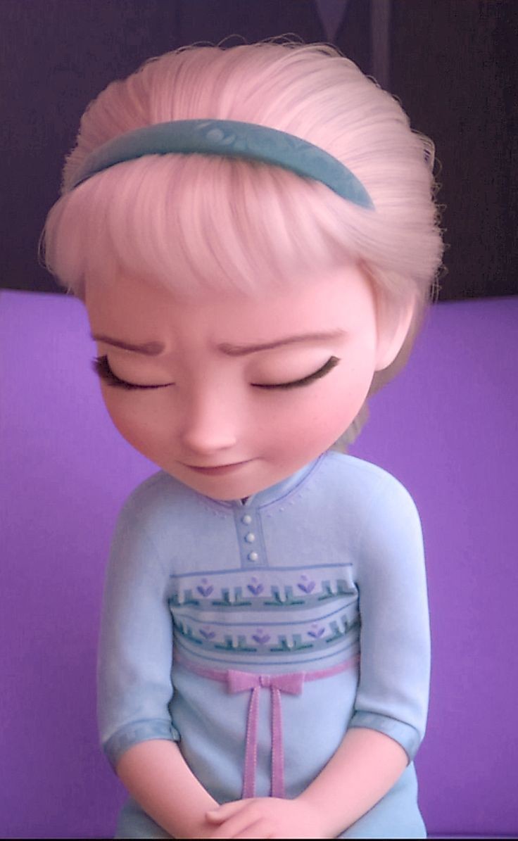 Oh baby Elsa, she was so cute 😍. It's weird to see her empty eyelids