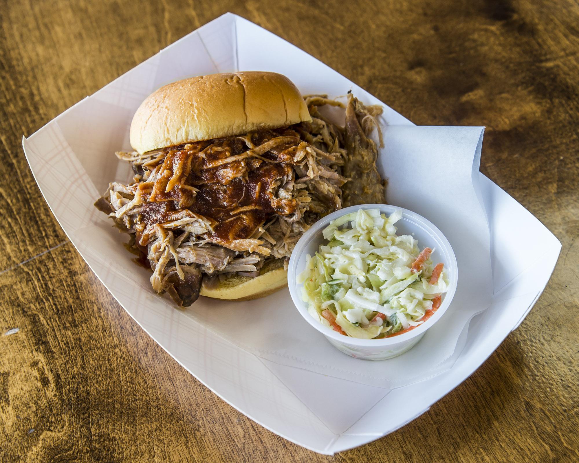 BBQ Pulled Pork Sandwich w/ slaw [oc][2000x1600] r/FoodPorn