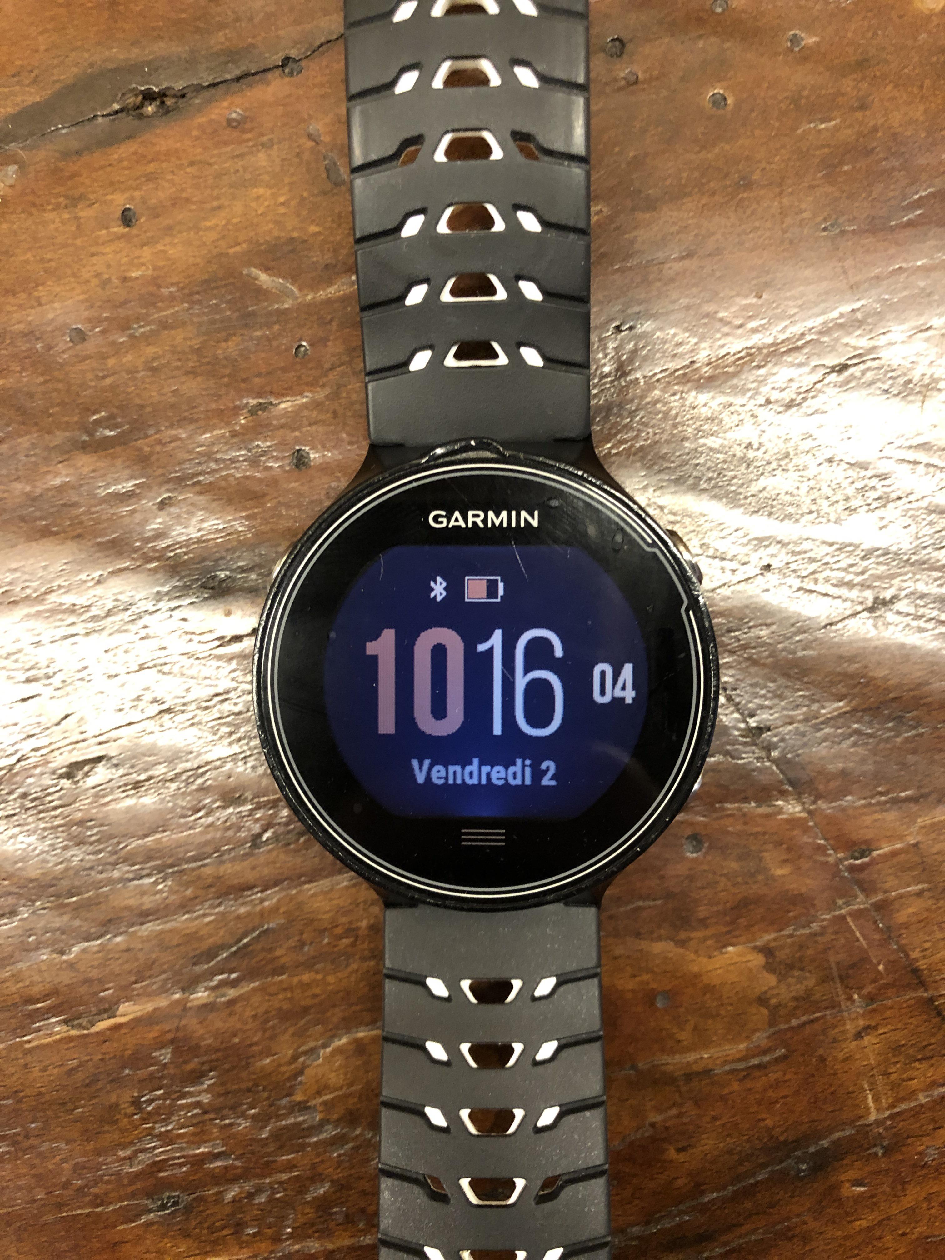 Hour digits and battery meter are red on my forerunner 630. How to make
