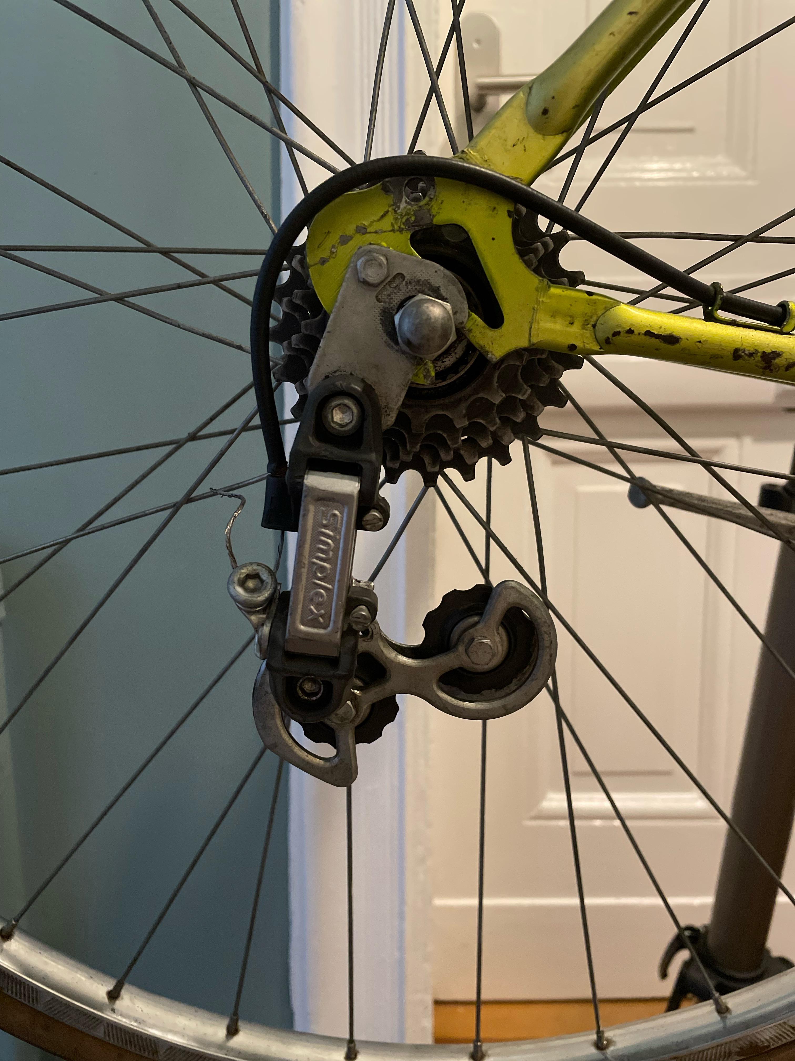 Is the rear derailleur spring broken? This is the natural position it