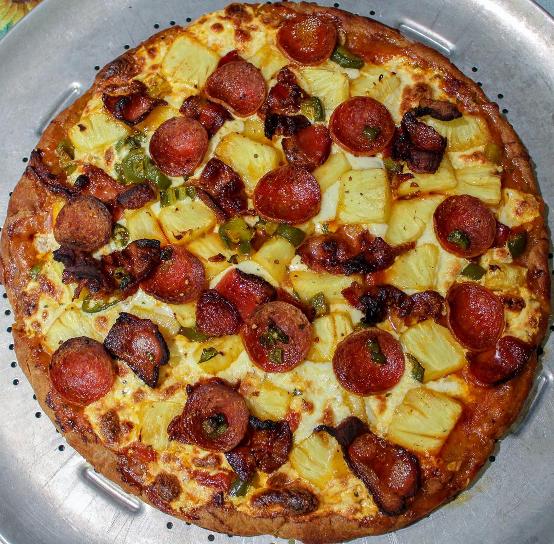 [Homemade] Bacon/Pepperoni/Pineapple/Jalapeno Pizza r/food