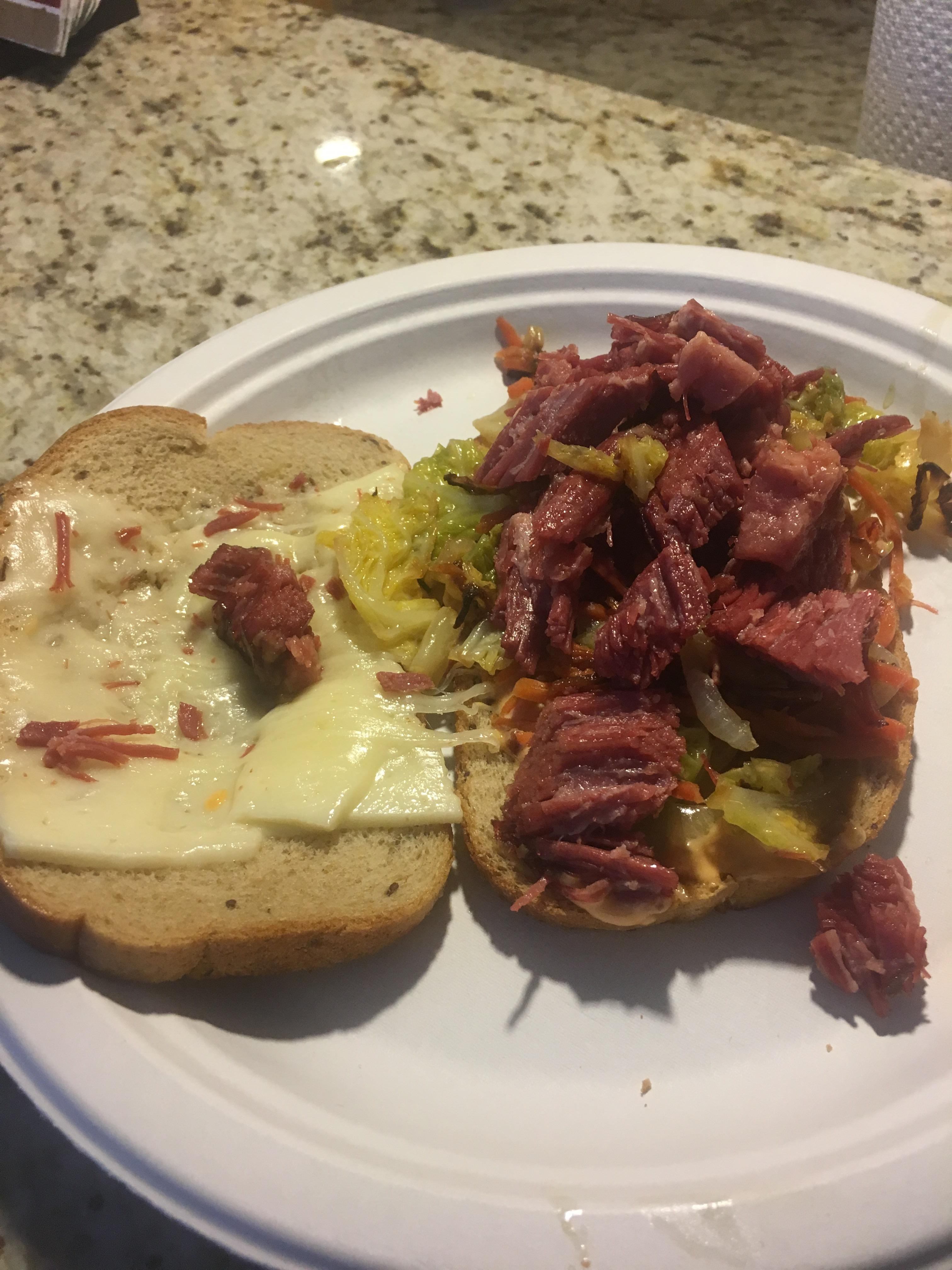 [homemade] corned beef sandwich with thousand island dressing r/food