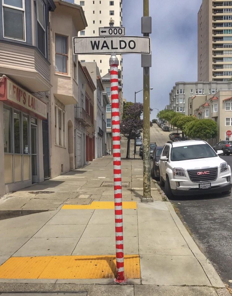 Where's Waldo street again? r/pics