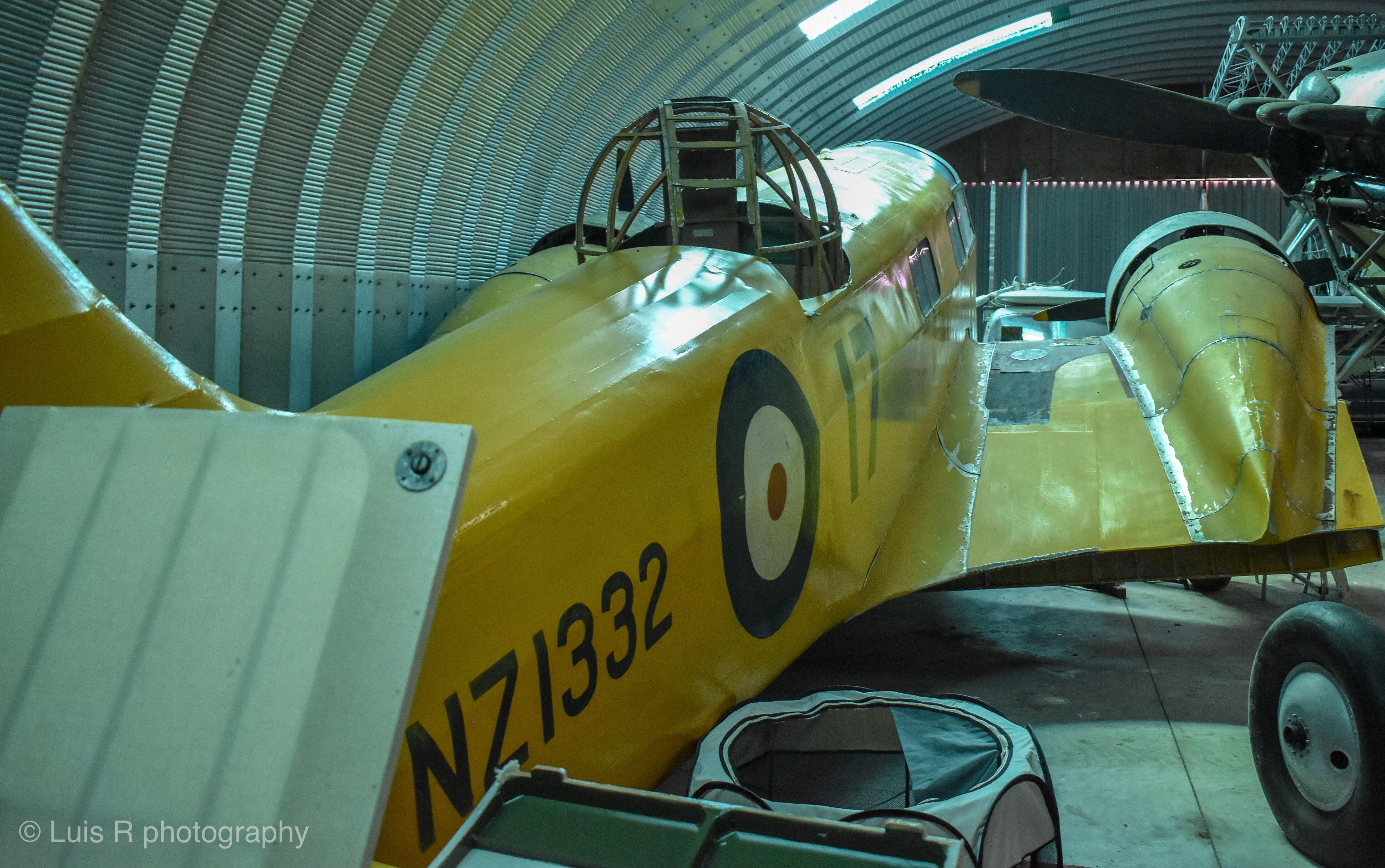 (Ex)RNZAF Airspeed Oxford, Dairy Flat (AKLD). r/newzealand