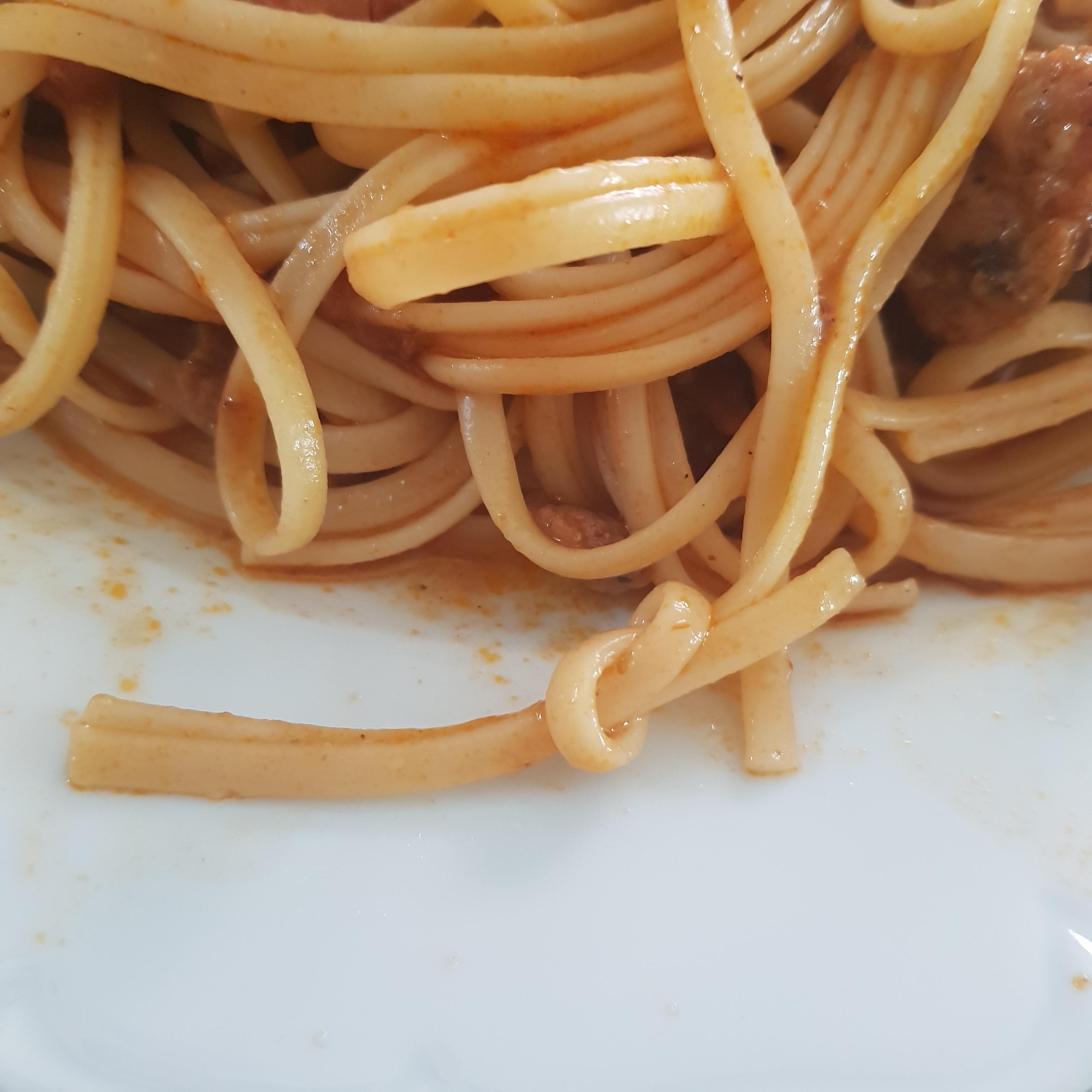 My spaghetti made a knot while cooking r/mildlyinteresting