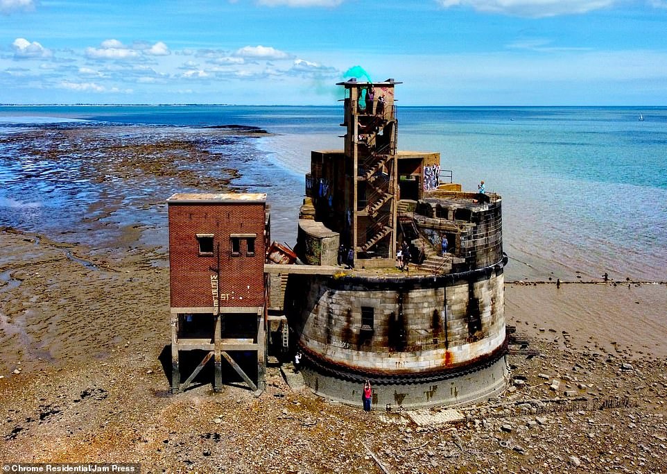 Abandoned Offshore Gun Tower, Kent, England r/AbandonedPorn