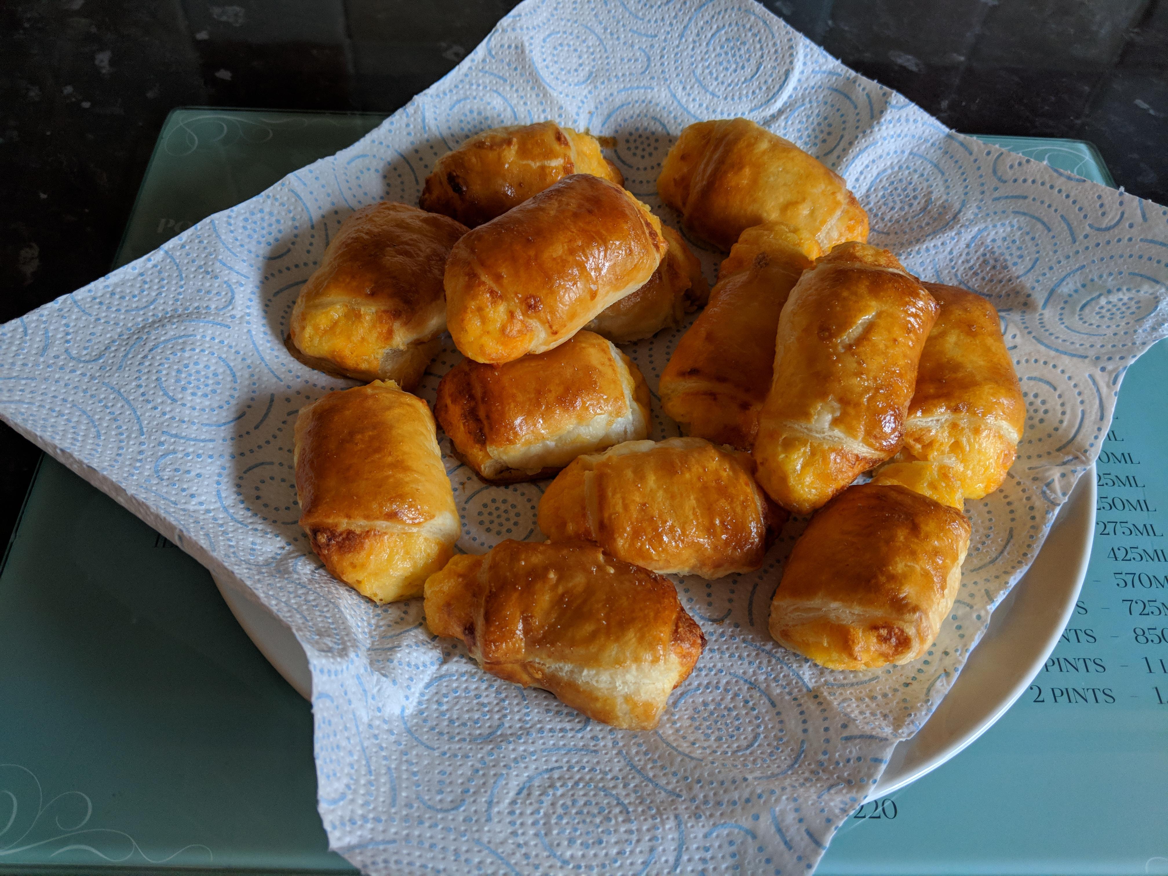 [Homemade] Cheese and onion rolls r/food