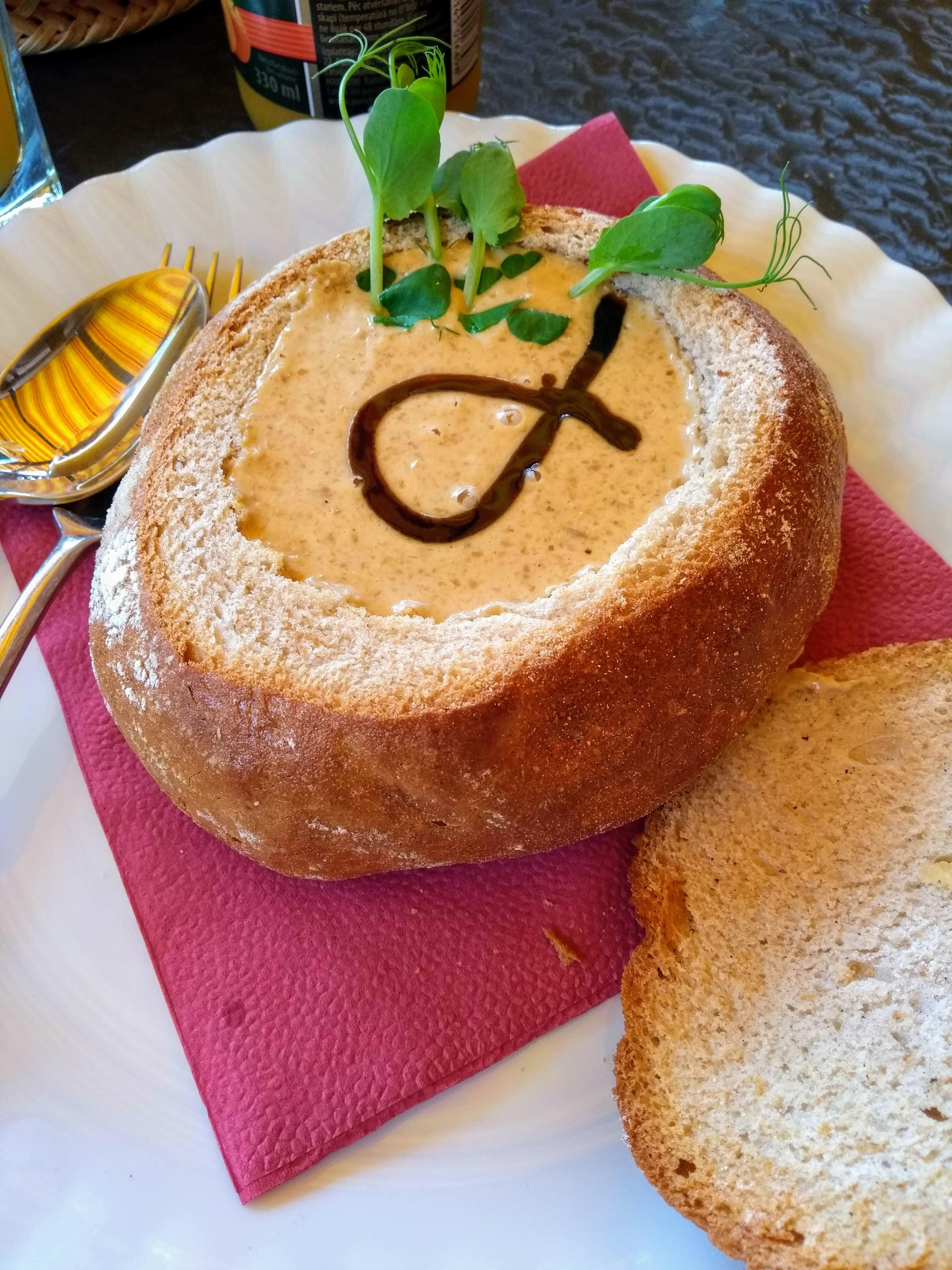 [I ate] Latvian mushroom soup in bread bowl r/food