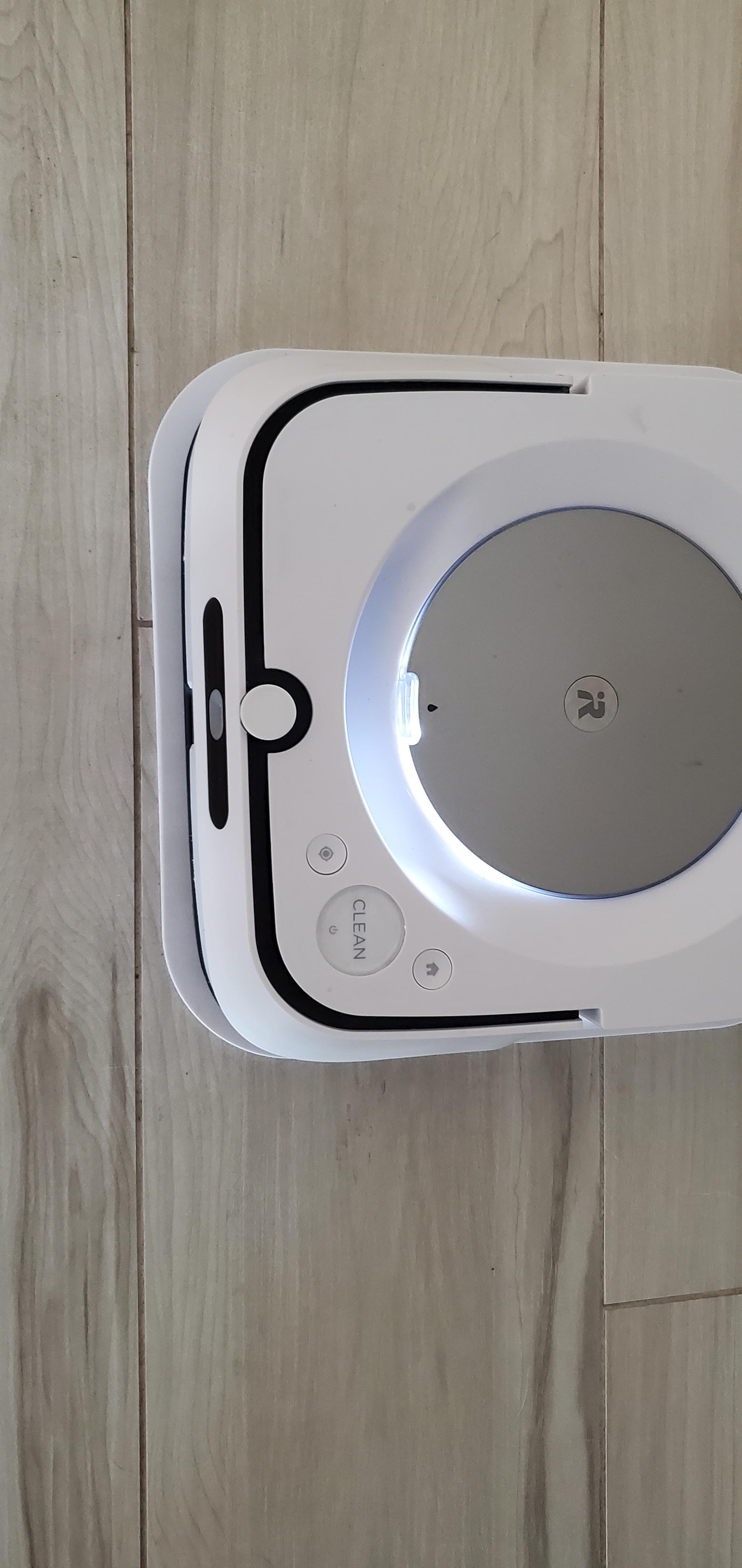 Partial white ring on M6 r/roomba