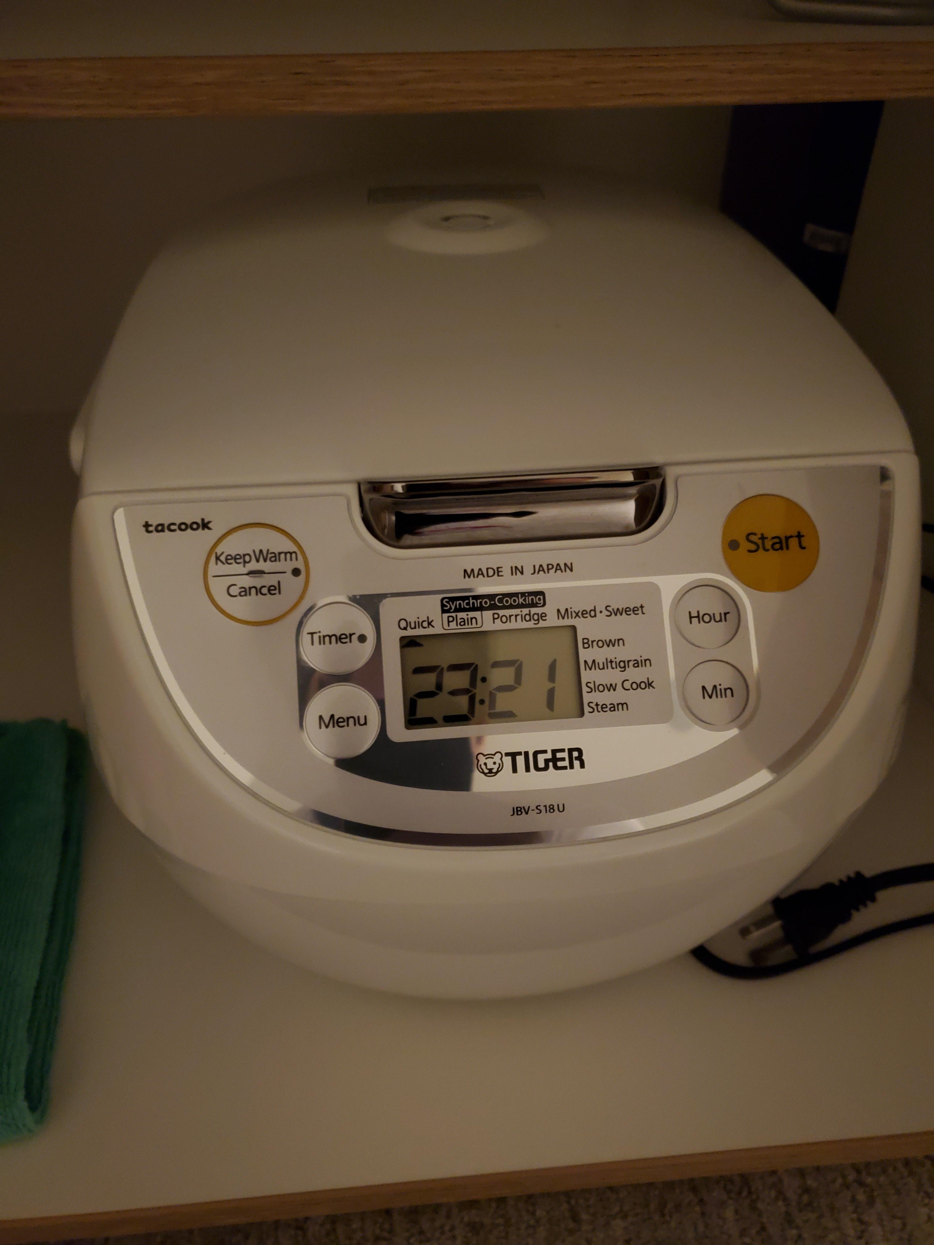 Rice cooker intermittently loses power when plugged in. Limited success