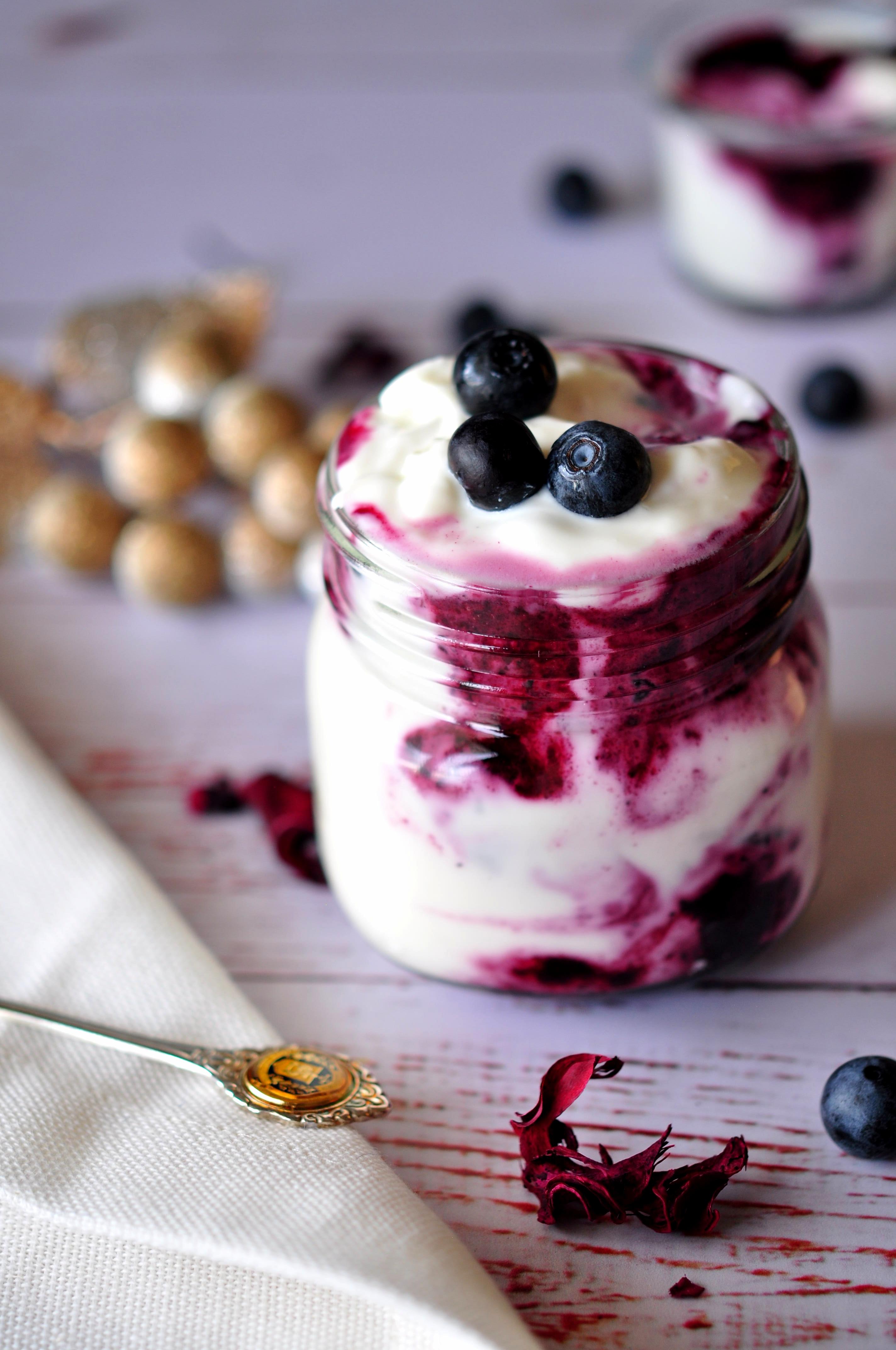 [OC] HomeMade Blueberry Yoghurt Parfait [2848*4288] FoodPorn