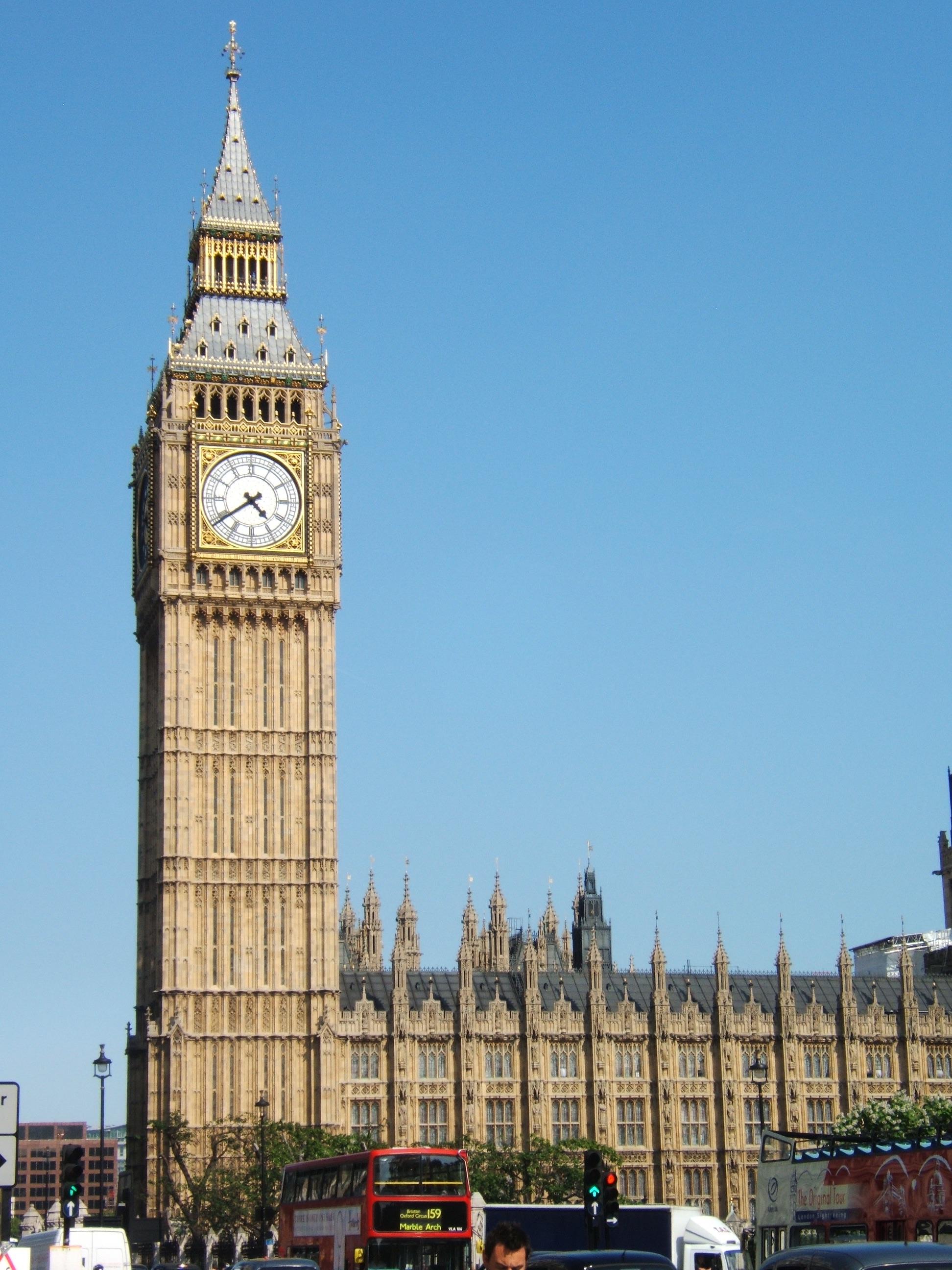 I️t takes Big Ben’s minute hand, at around 15 feet long, a full hour to