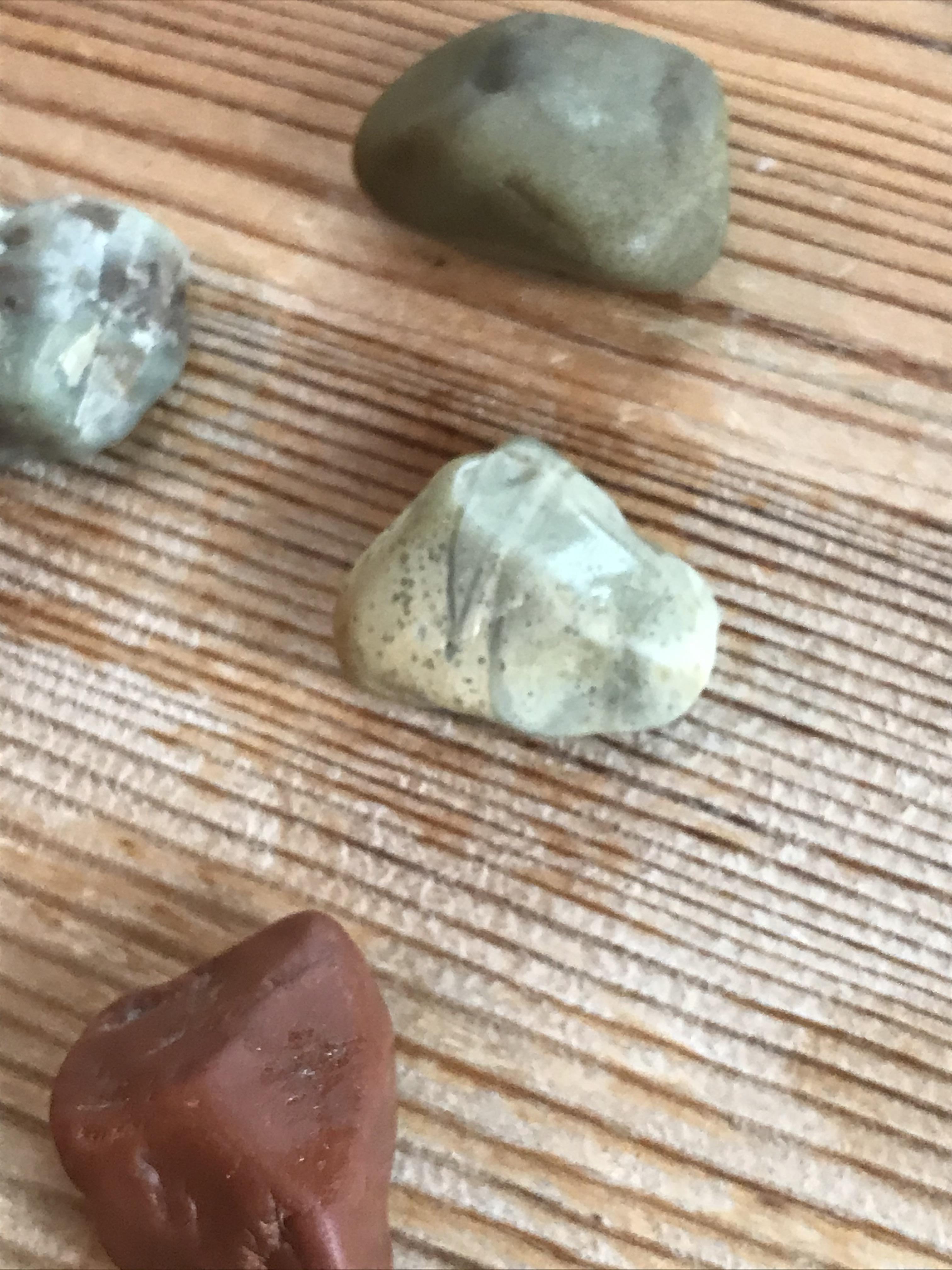 A white rock with green lines and areas, what is it? r/whatsthisrock
