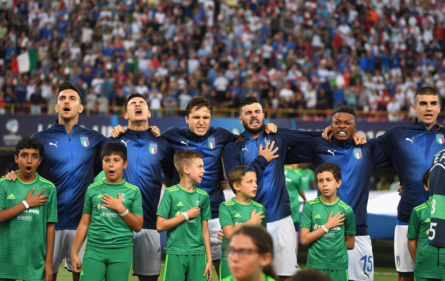 Italian u21 Squad singing the national anthem r/sportsrenaissance