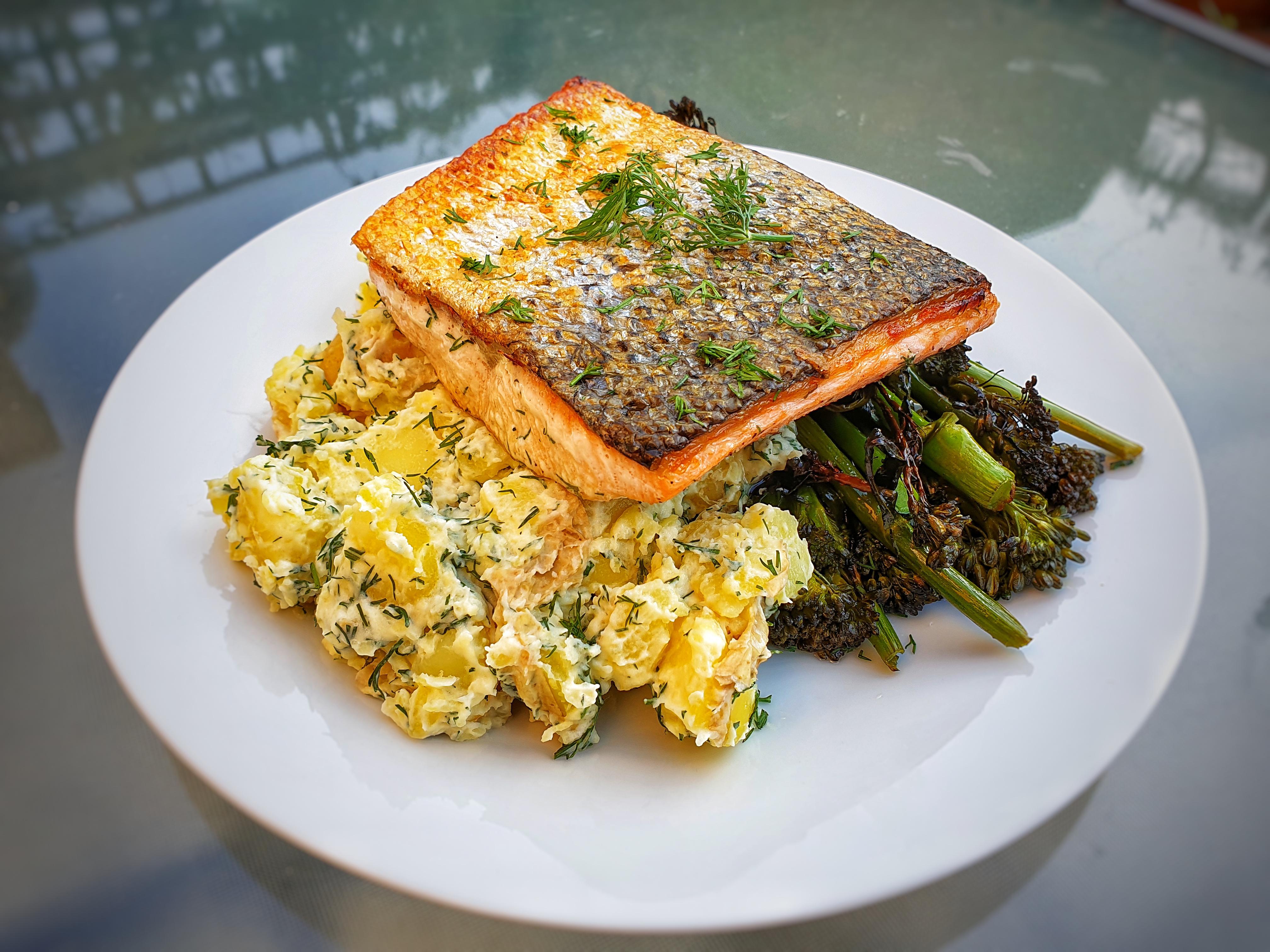 [Homemade] Pan fried salmon with dill potato salad and roasted