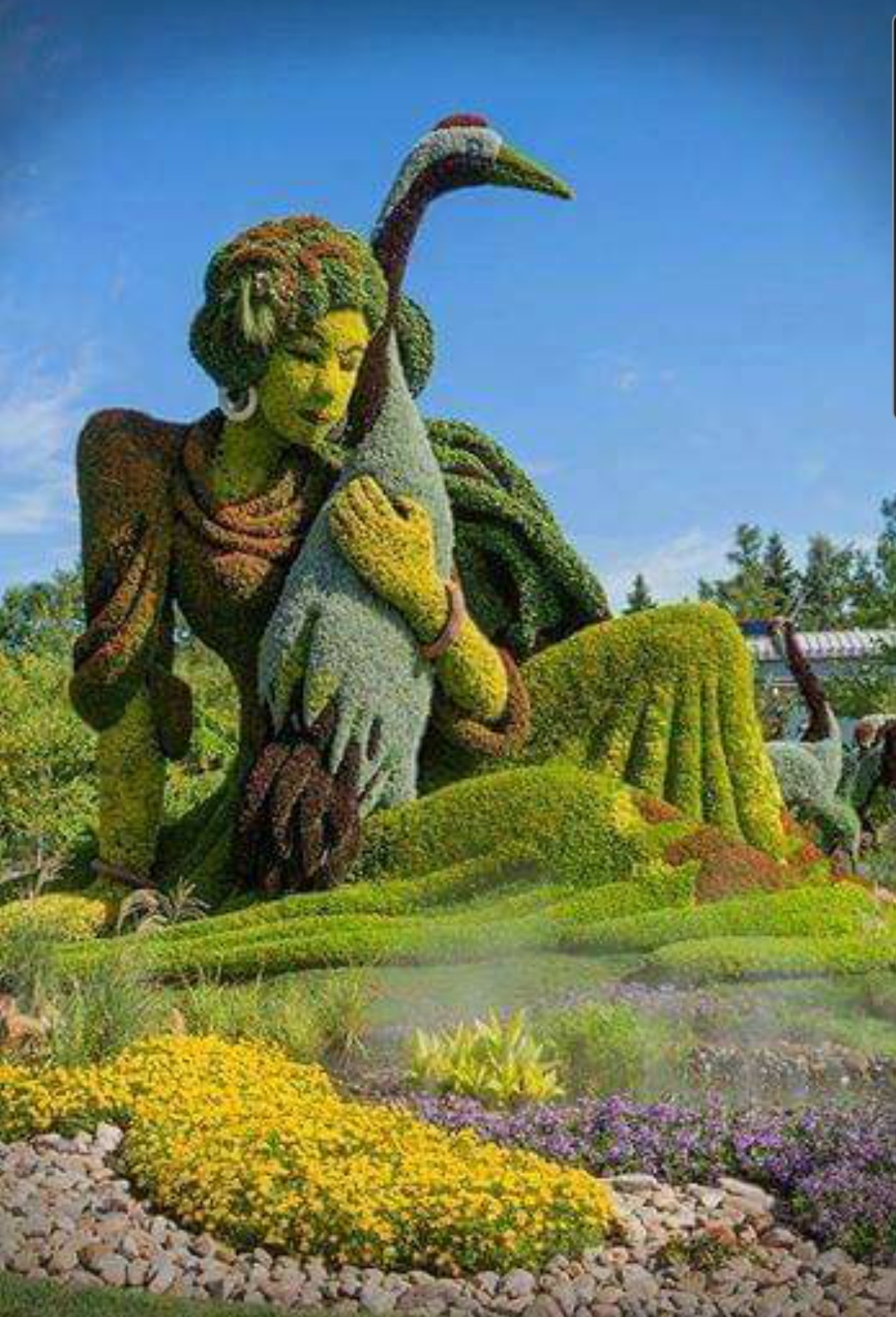 Living sculpture at the Montreal Botanical Garden. r/interestingasfuck