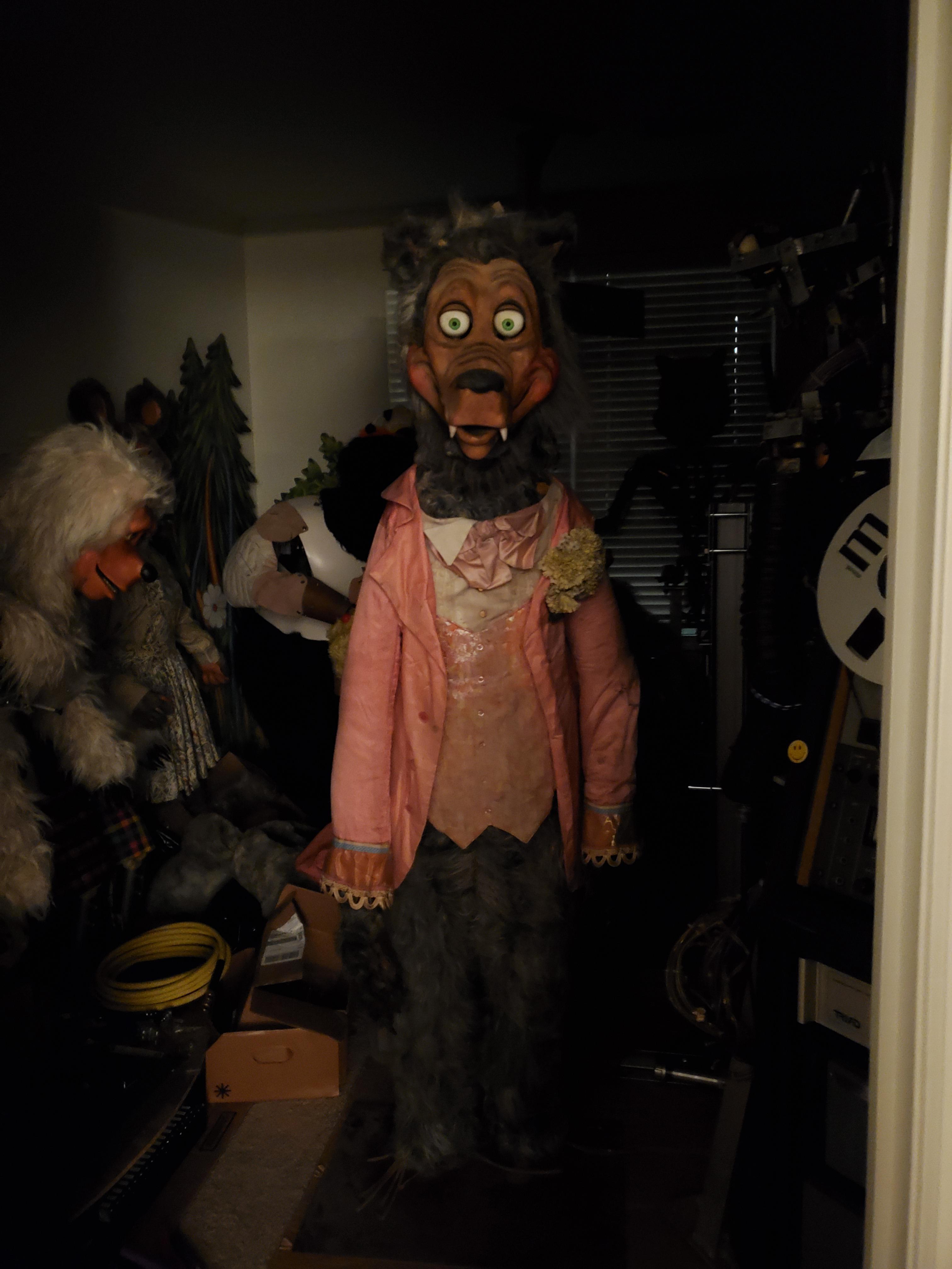 A room full of past animatronic creations. r/Animatronics