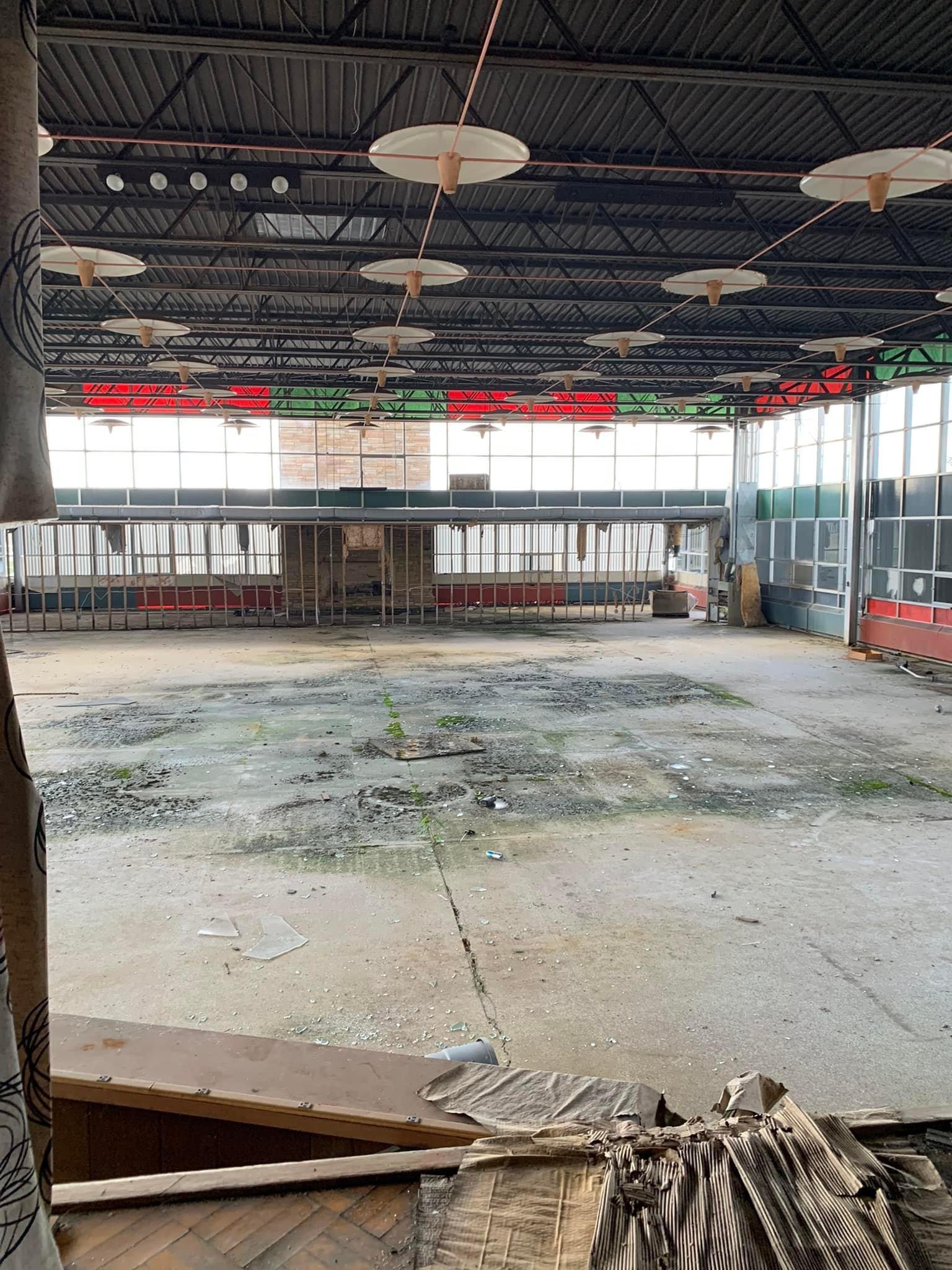 Nartron Field Abandoned airport in Reed City, Michigan. r/AbandonedPorn