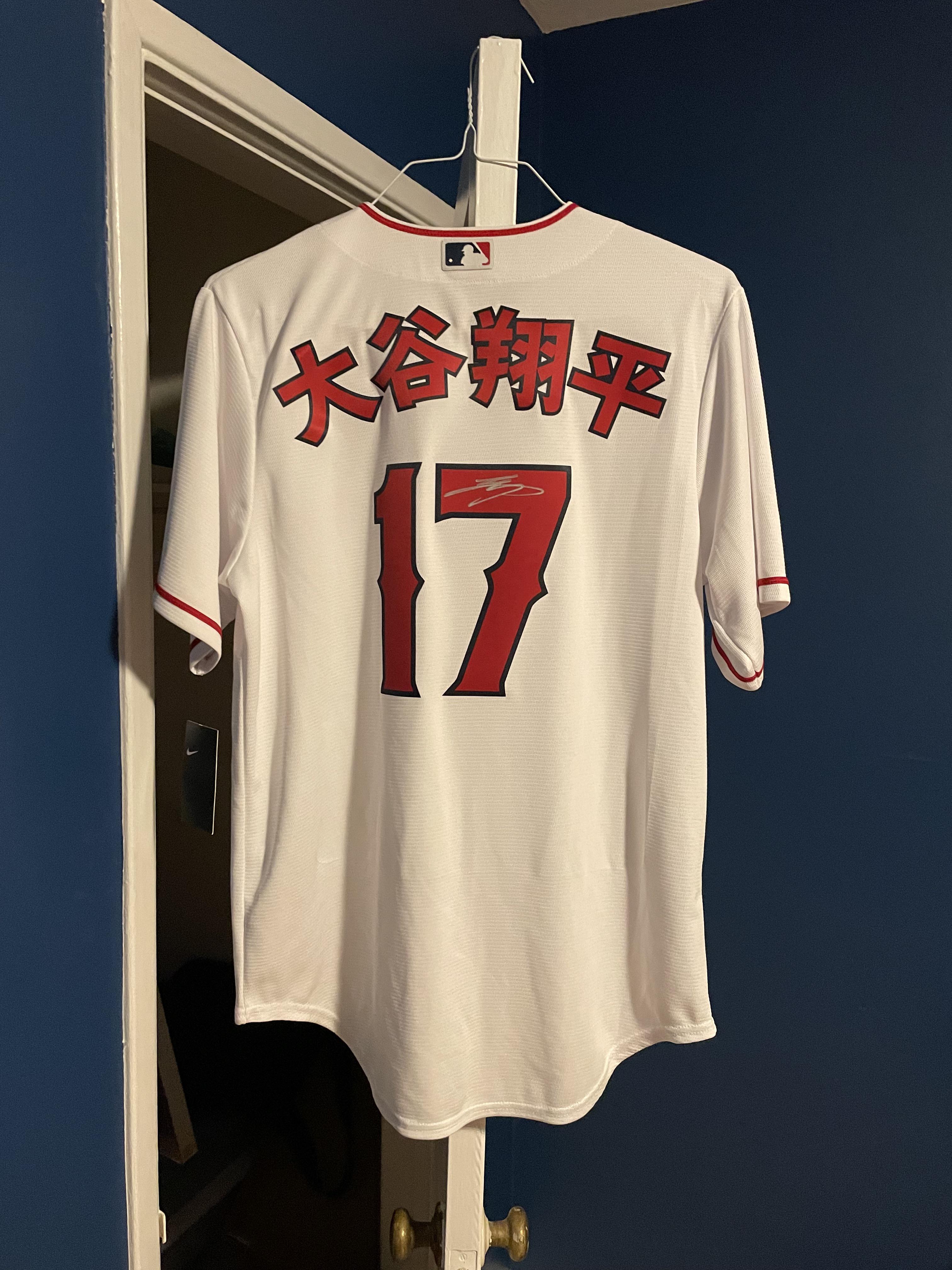 Shohei Ohtani 17 Kanji Jersey w/ Autograph. Hope to get the auto