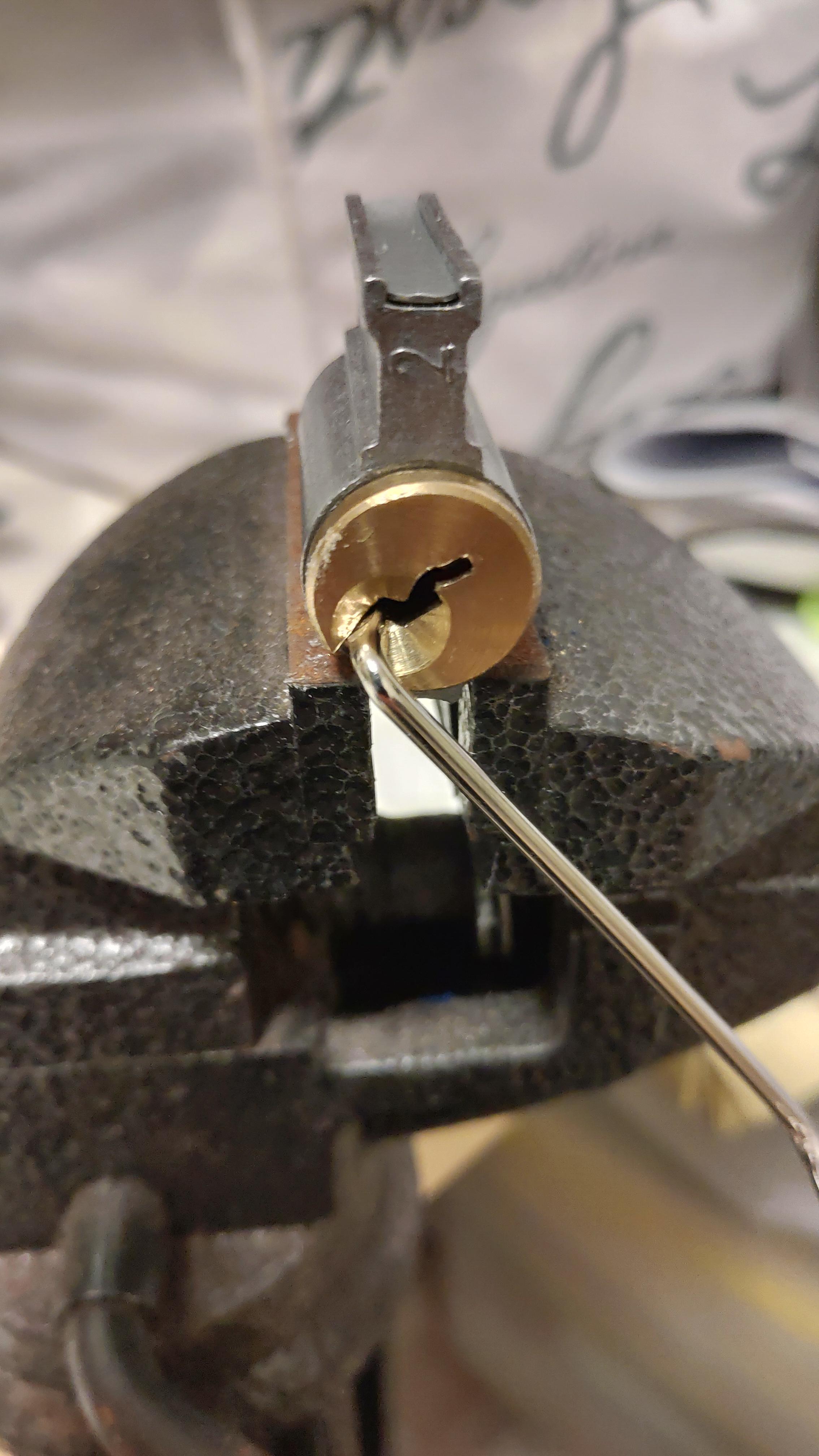 Chinese door knob cylinder picked, at first I was having trouble with