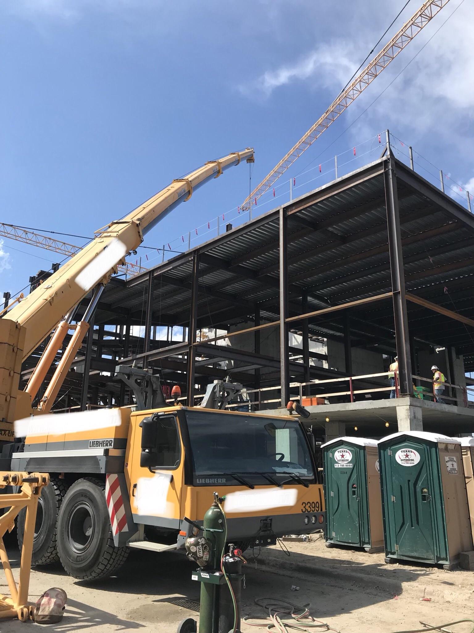 Boom deflection r/cranes