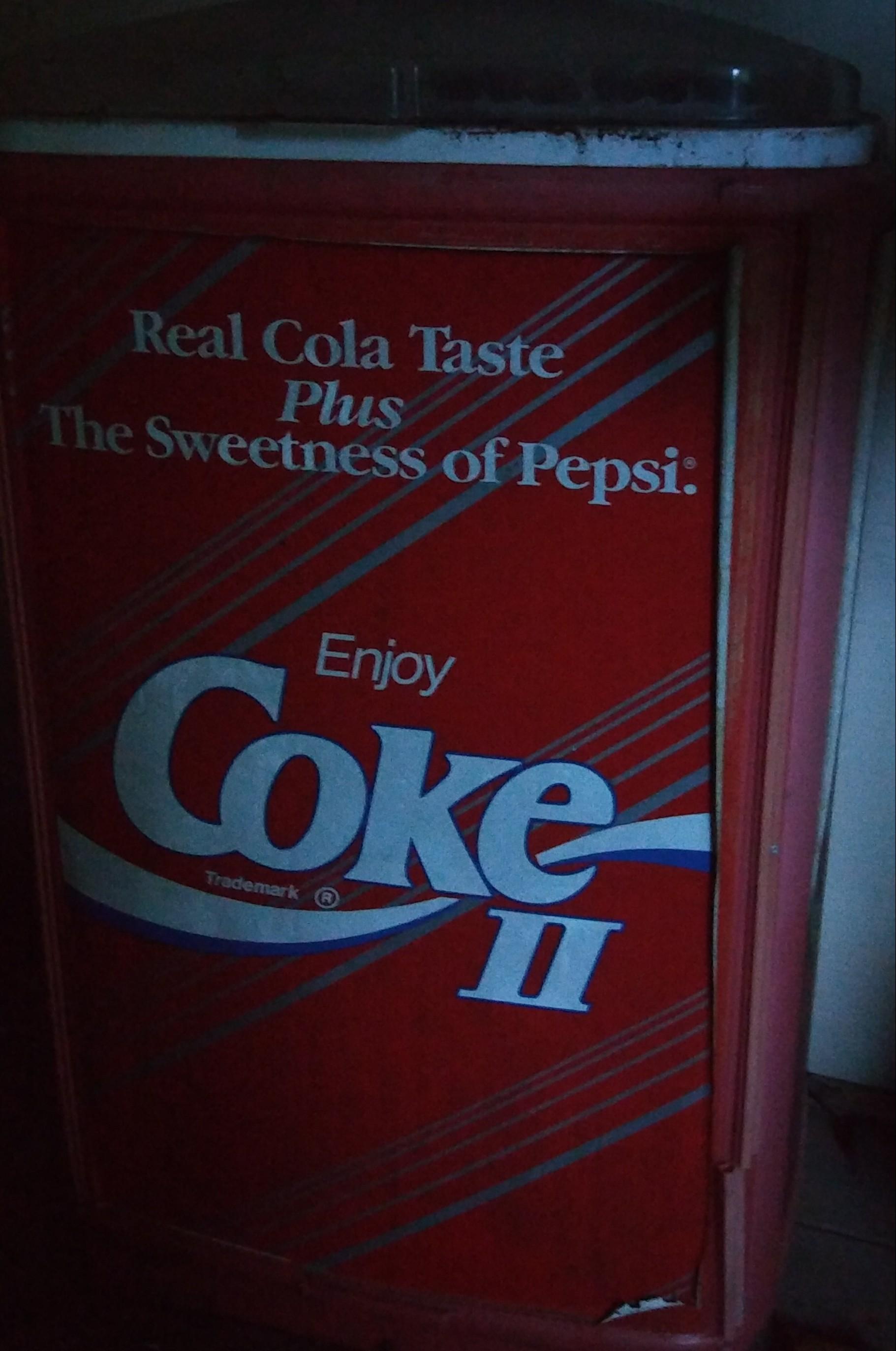 This old Coke II cooler I found at my aunt's house. r/mildlyinteresting