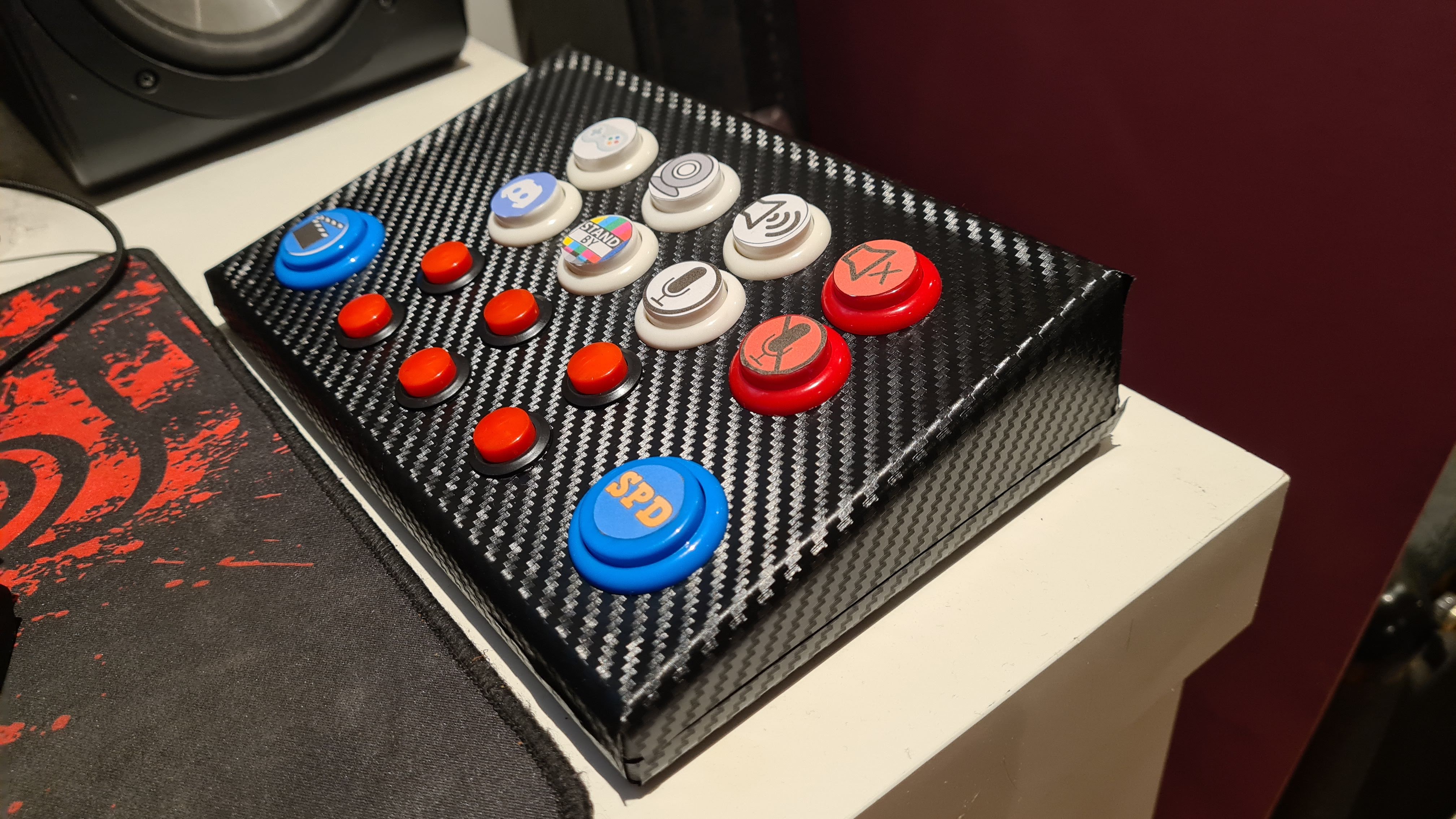 My DIY Stream Deck made with spare arcade buttons and an Arduino Pro